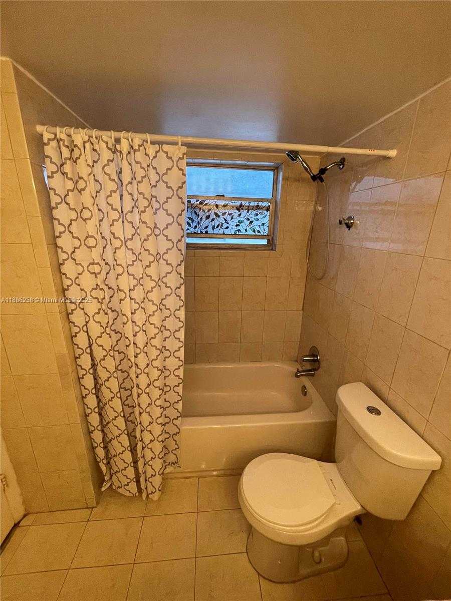 Small Image of 1801 SOUTH TREASURE DR #525, North Bay Village Number 5