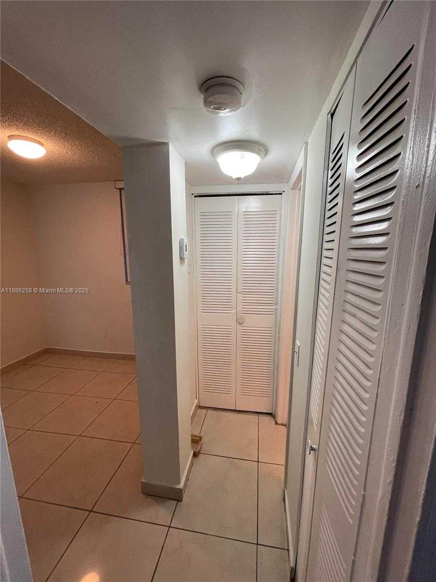 Small Image of 1801 SOUTH TREASURE DR #525, North Bay Village Number 9