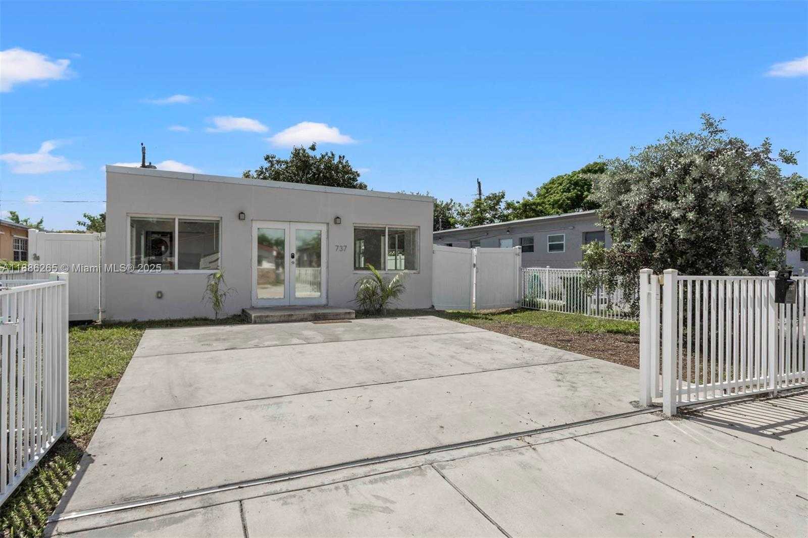 Small Image of 737 NORTH WEST 4TH ST, Hallandale Beach Number 2