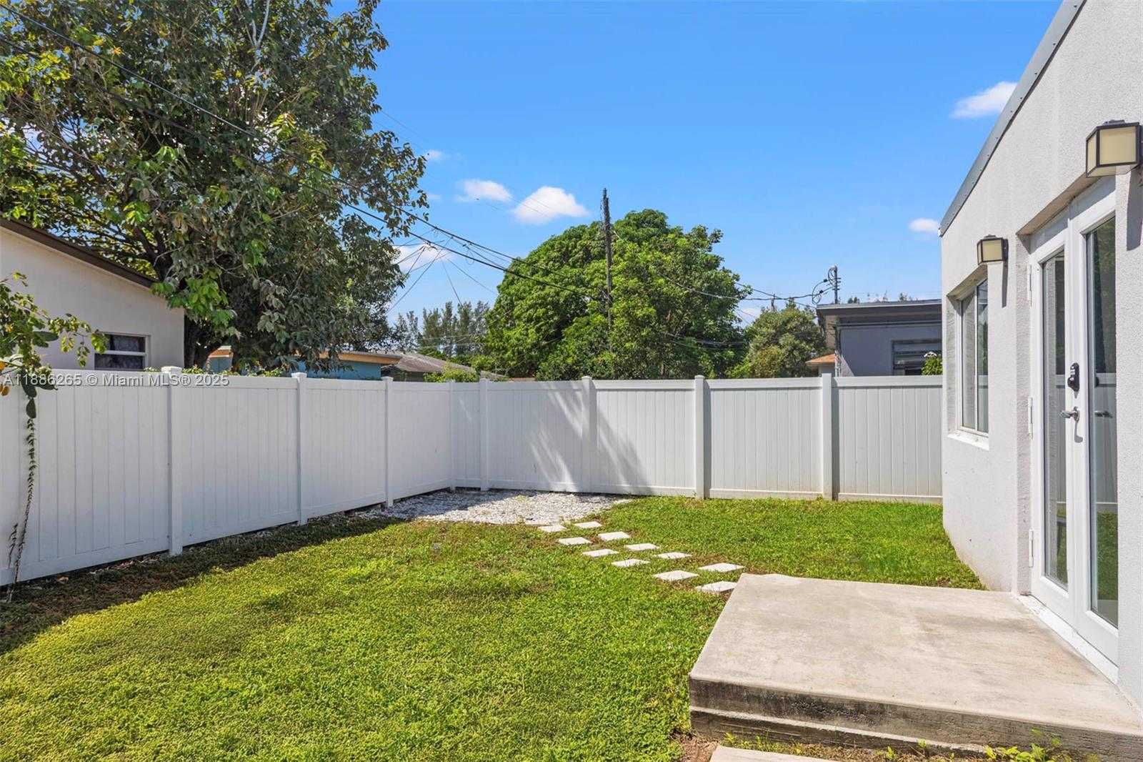 Small Image of 737 NORTH WEST 4TH ST, Hallandale Beach Number 21