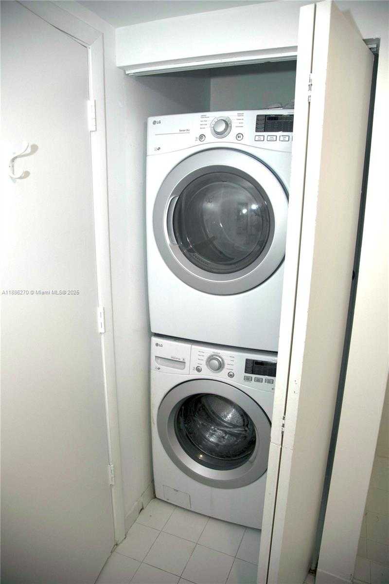 Small Image of 690 SOUTH WEST 1ST CT #2522, Miami Number 7