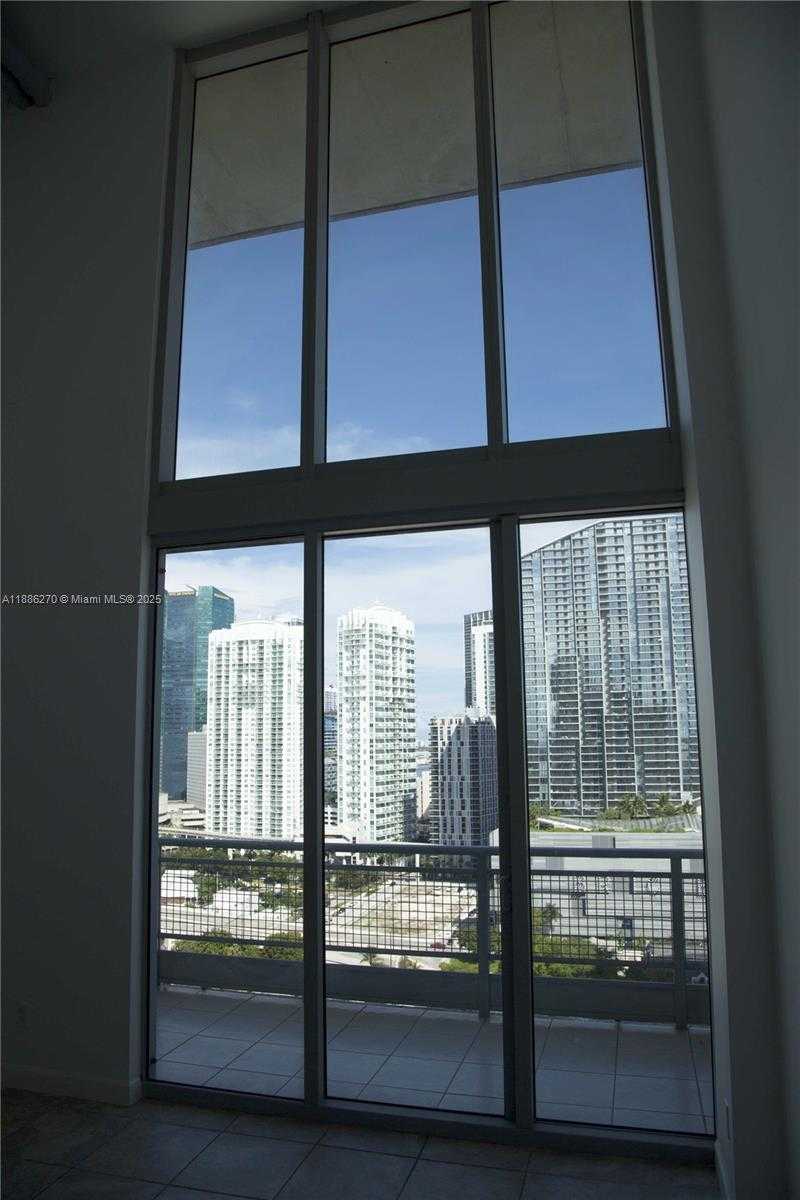Small Image of 690 SOUTH WEST 1ST CT #2522, Miami Number 8