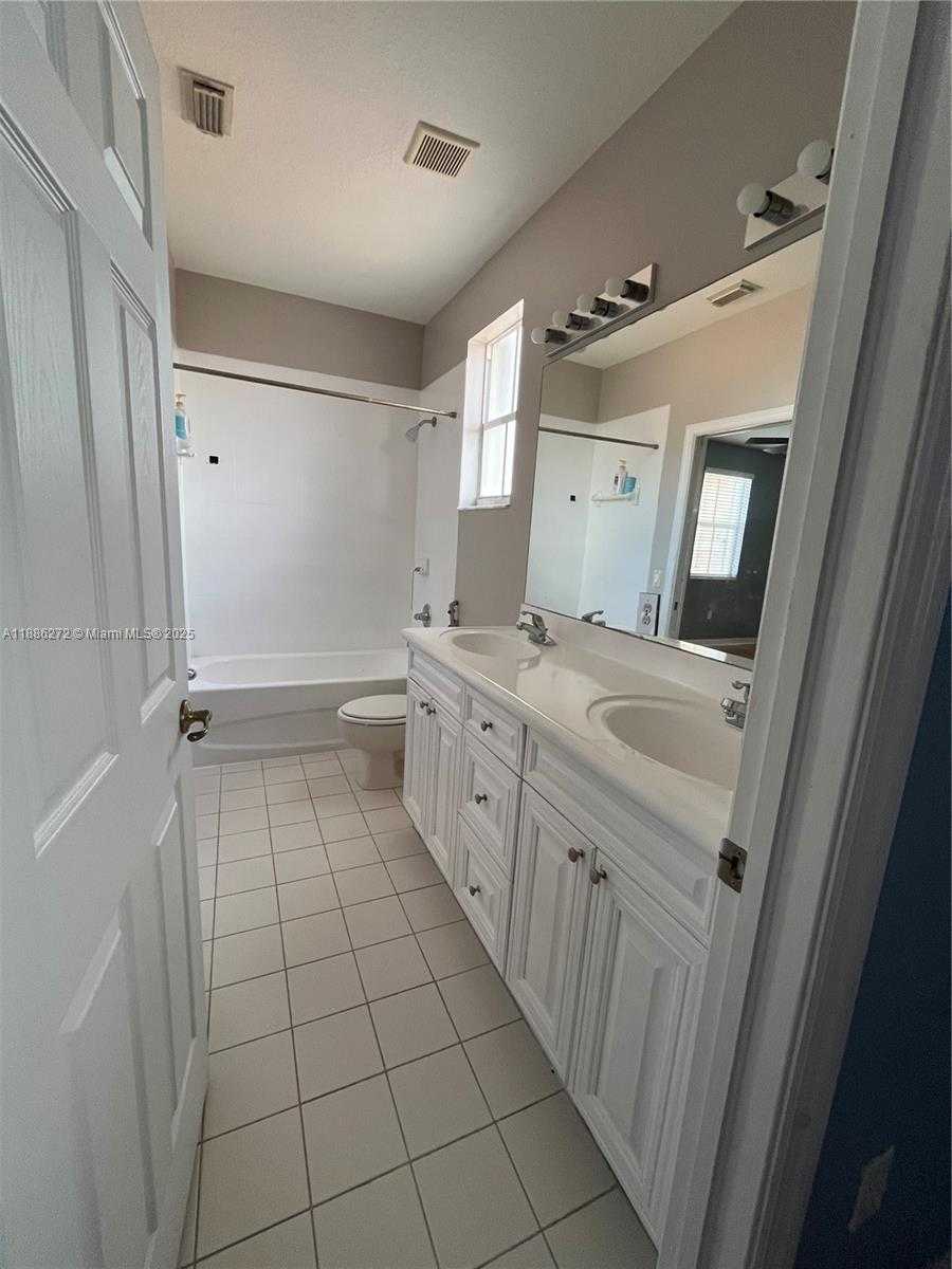 Small Image of 9140 SOUTH WEST 153RD AVE, Miami Number 23
