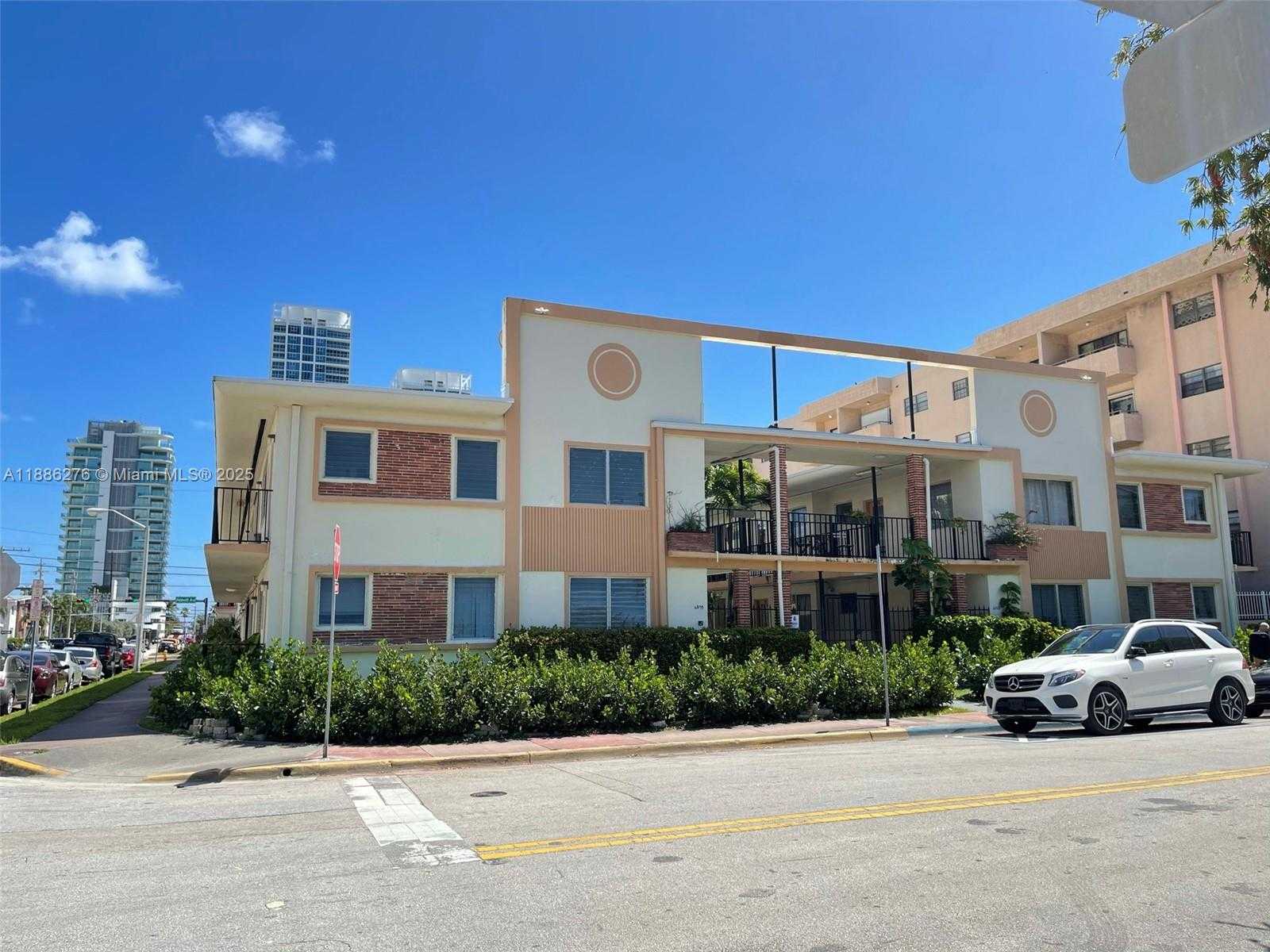 Small Image of 6895 BYRON AVE #206, Miami Beach Number 2