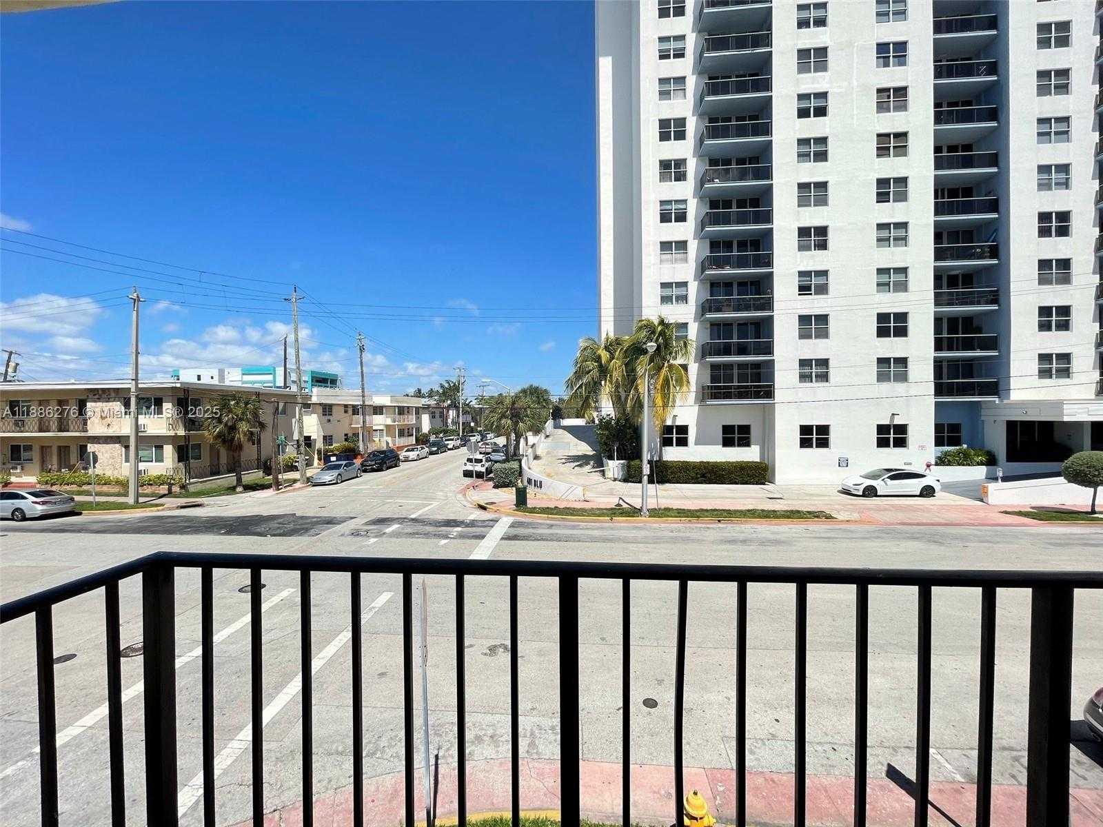 Small Image of 6895 BYRON AVE #206, Miami Beach Number 3