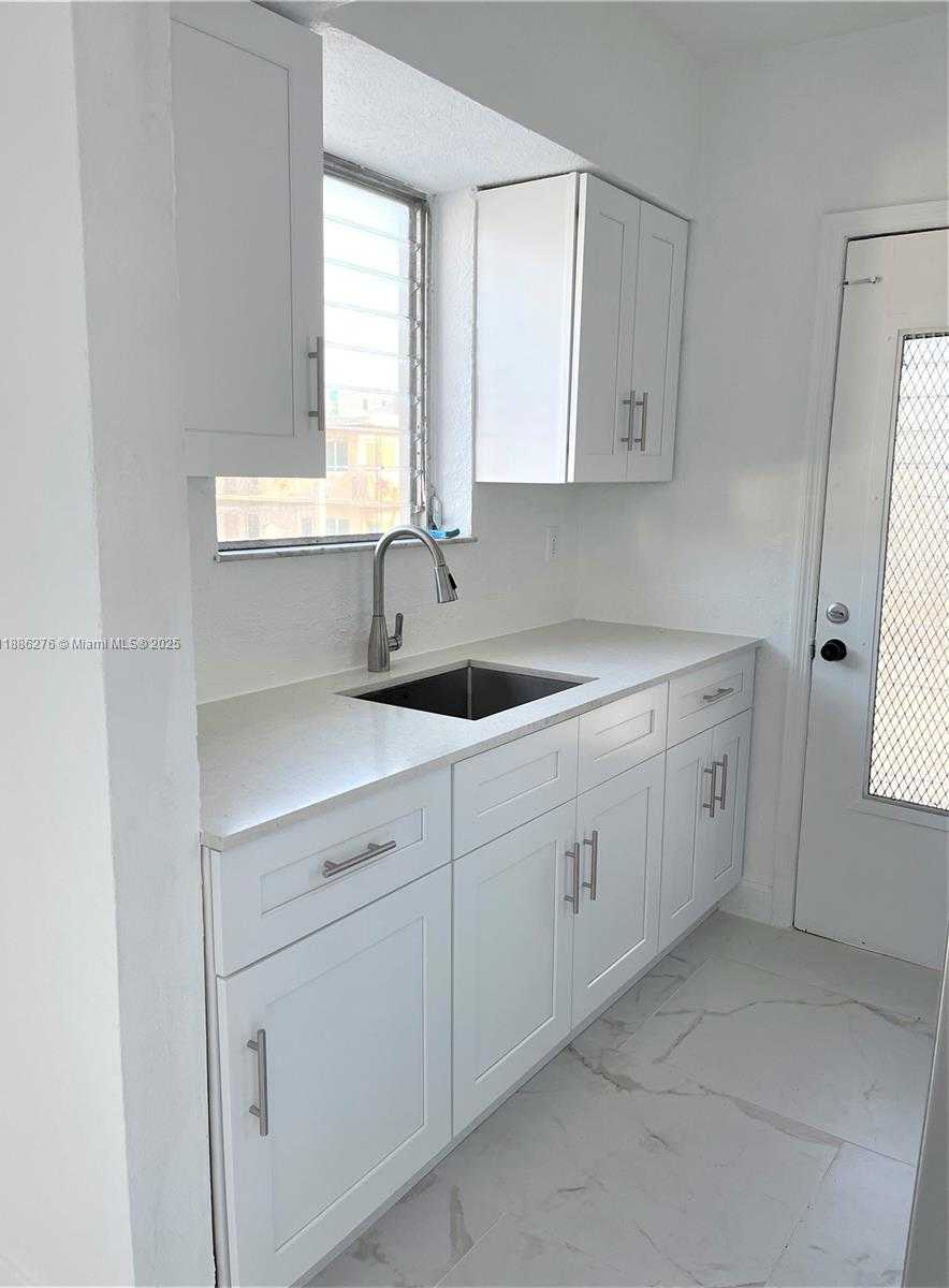 Small Image of 6895 BYRON AVE #206, Miami Beach Number 4