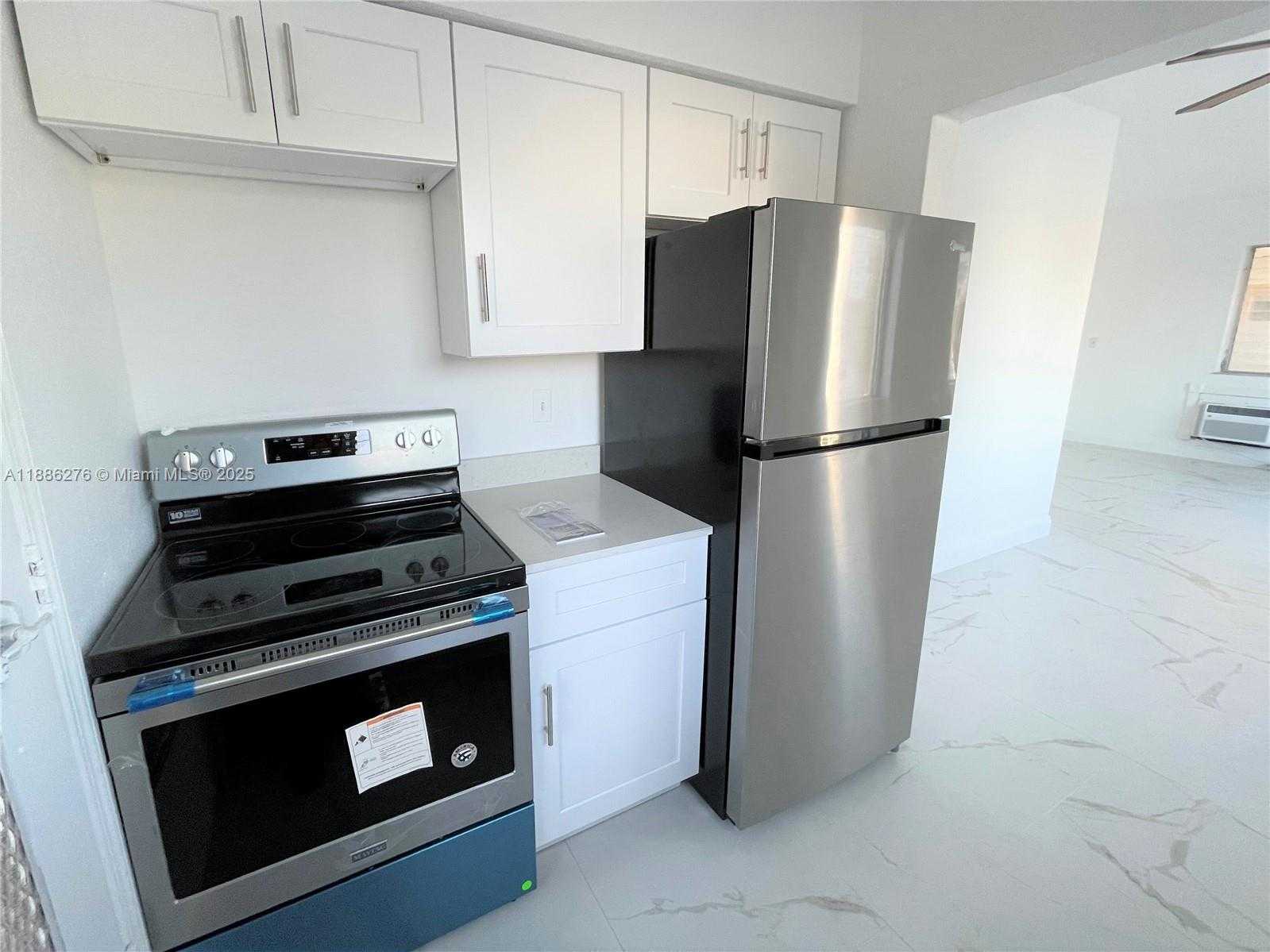 Small Image of 6895 BYRON AVE #206, Miami Beach Number 5