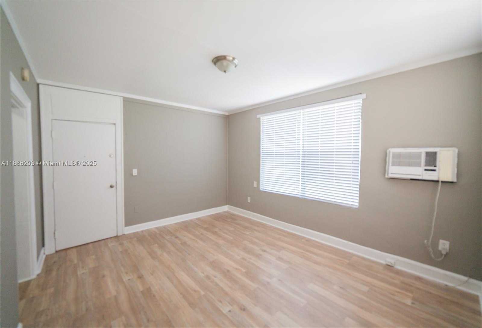 Small Image of 119 MENORES AVE #12, Coral Gables Number 3