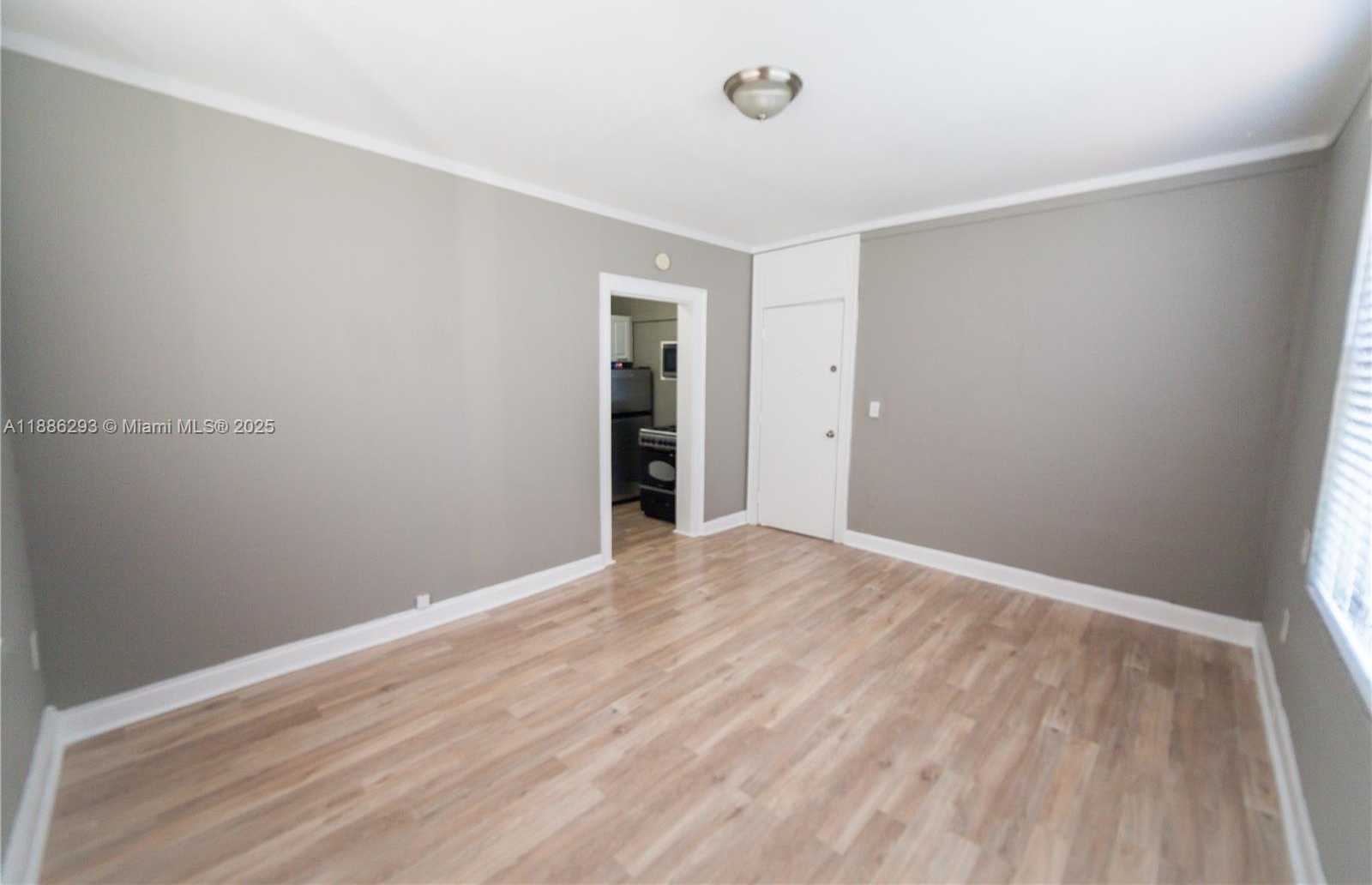 Small Image of 119 MENORES AVE #12, Coral Gables Number 4