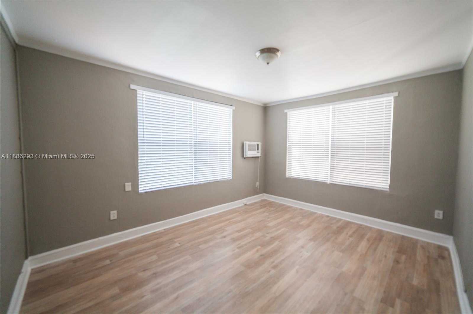 Small Image of 119 MENORES AVE #12, Coral Gables Number 5