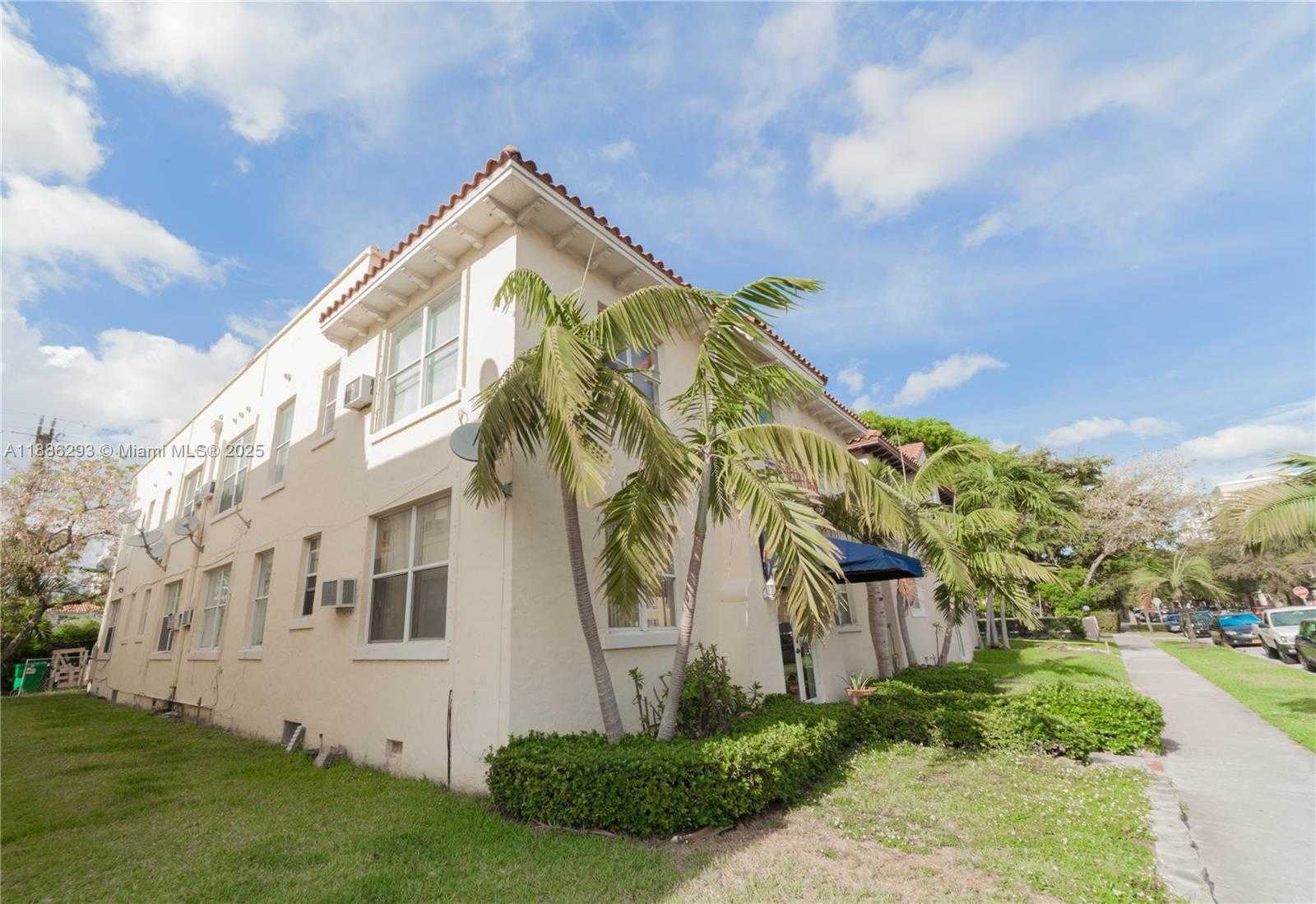 Small Image of 119 MENORES AVE #12, Coral Gables Number 6