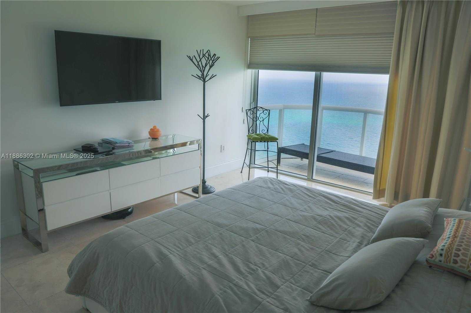 Small Image of 6365 COLLINS AVE #3201, Miami Beach Number 13