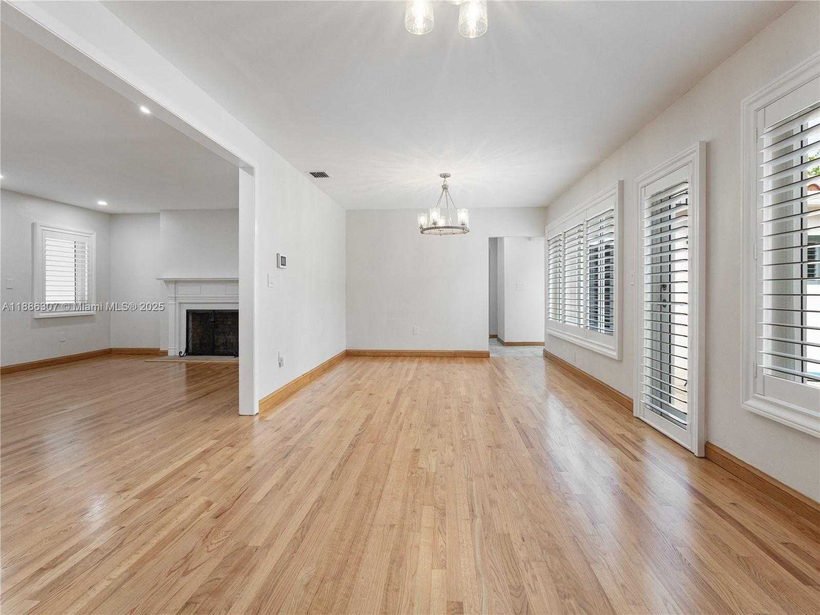 Small Image of 741 PALERMO AVE, Coral Gables Number 11