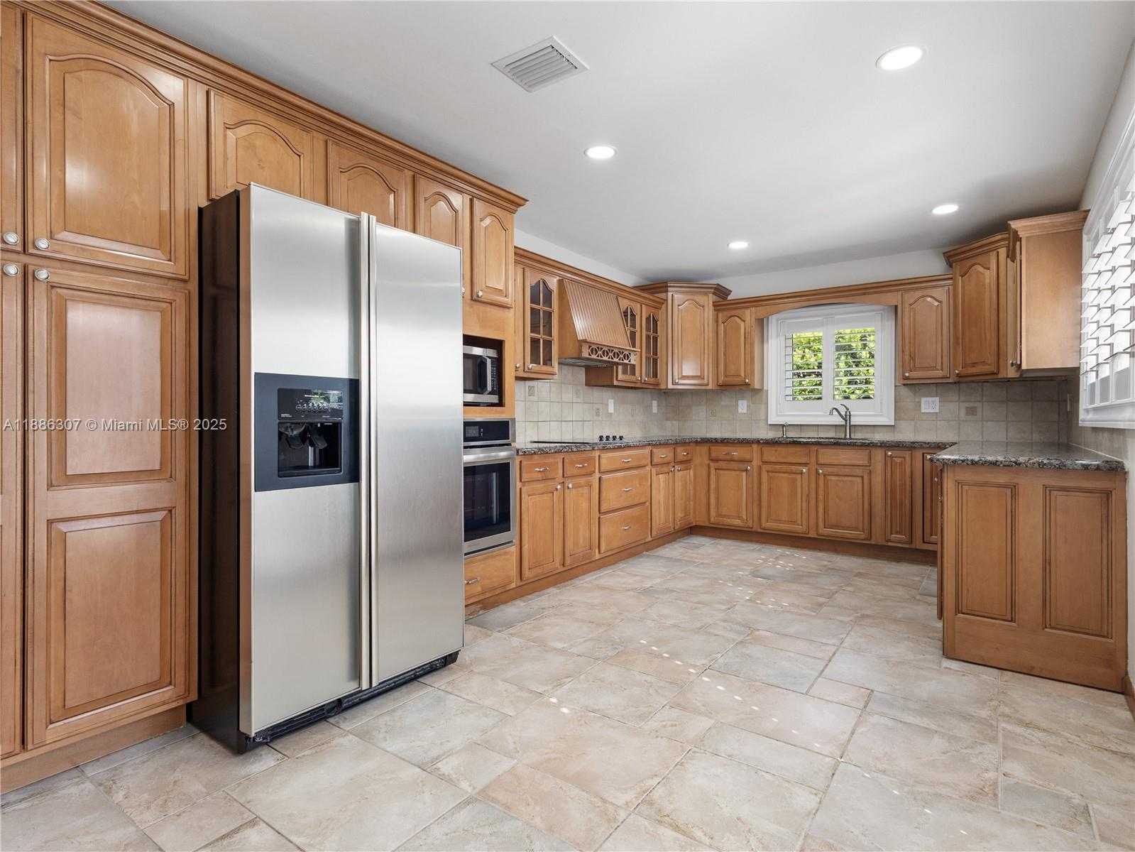 Small Image of 741 PALERMO AVE, Coral Gables Number 12