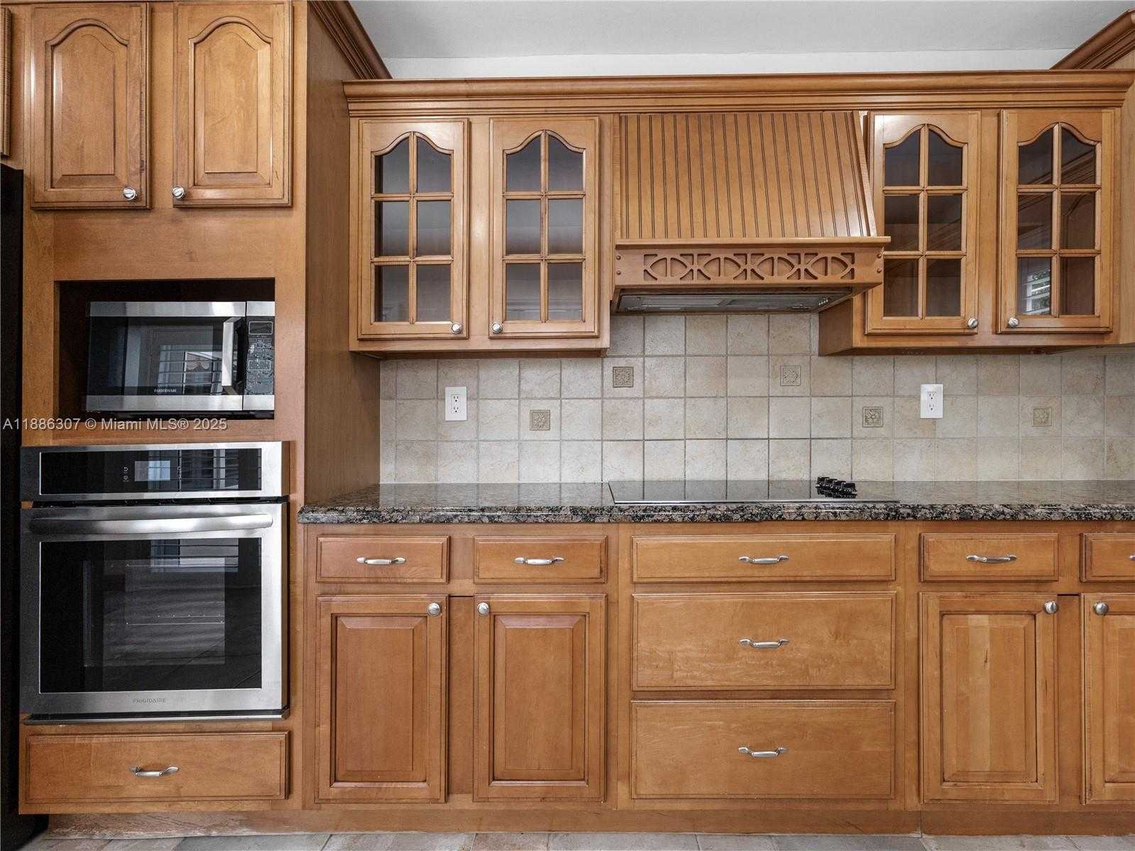 Small Image of 741 PALERMO AVE, Coral Gables Number 13
