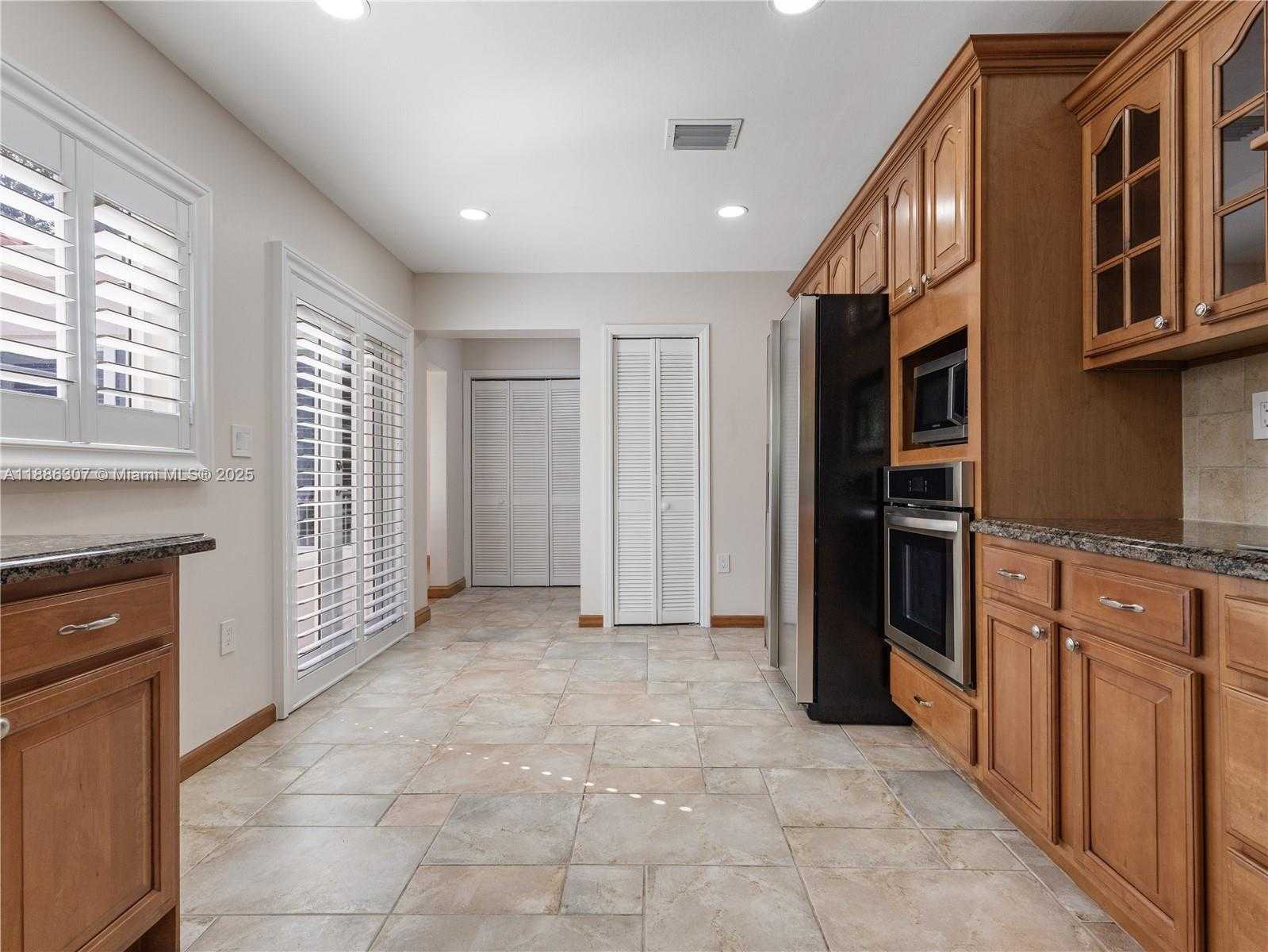 Small Image of 741 PALERMO AVE, Coral Gables Number 14