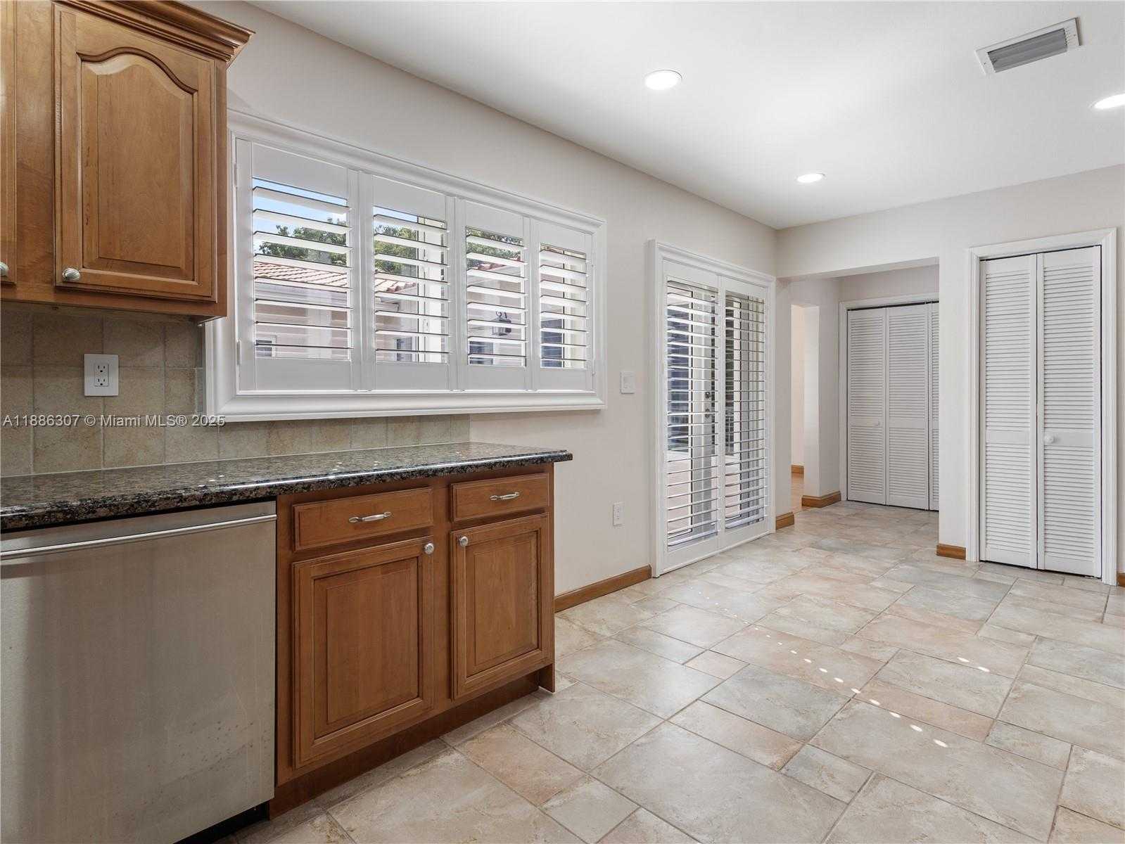 Small Image of 741 PALERMO AVE, Coral Gables Number 15