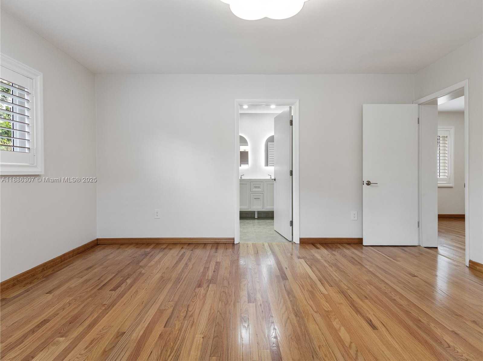 Small Image of 741 PALERMO AVE, Coral Gables Number 18