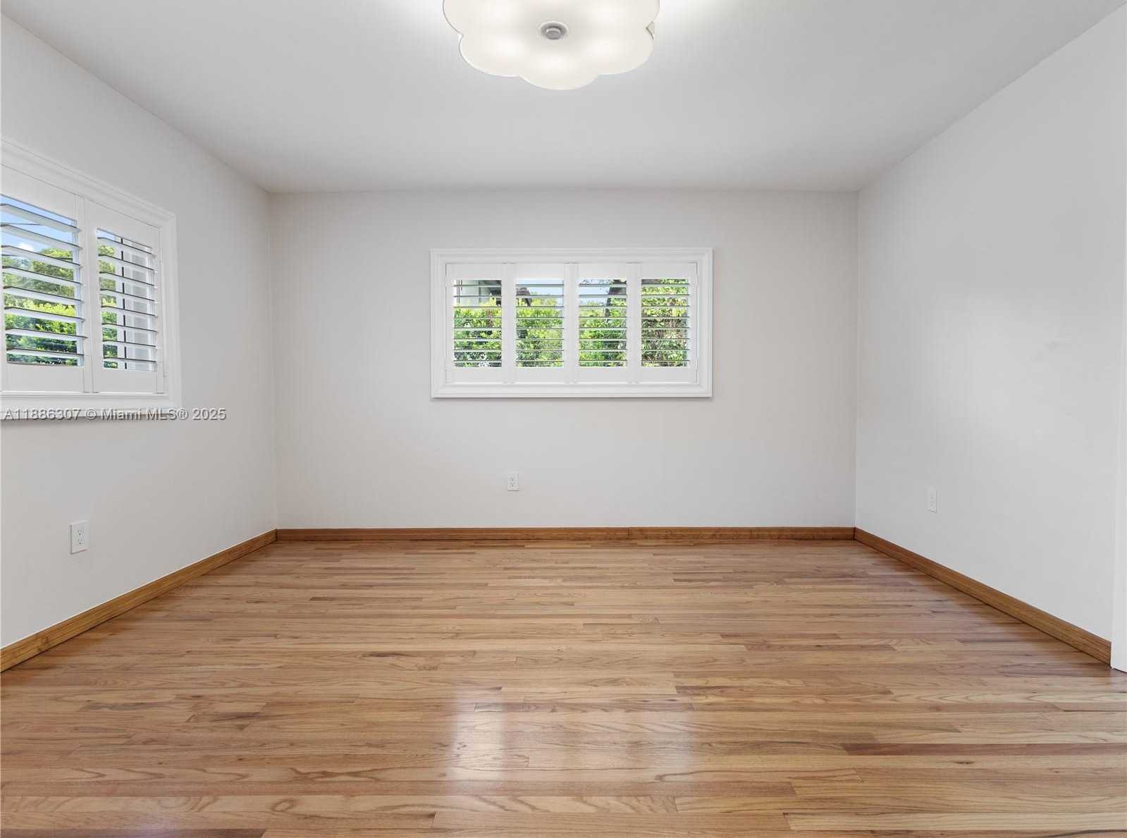 Small Image of 741 PALERMO AVE, Coral Gables Number 19