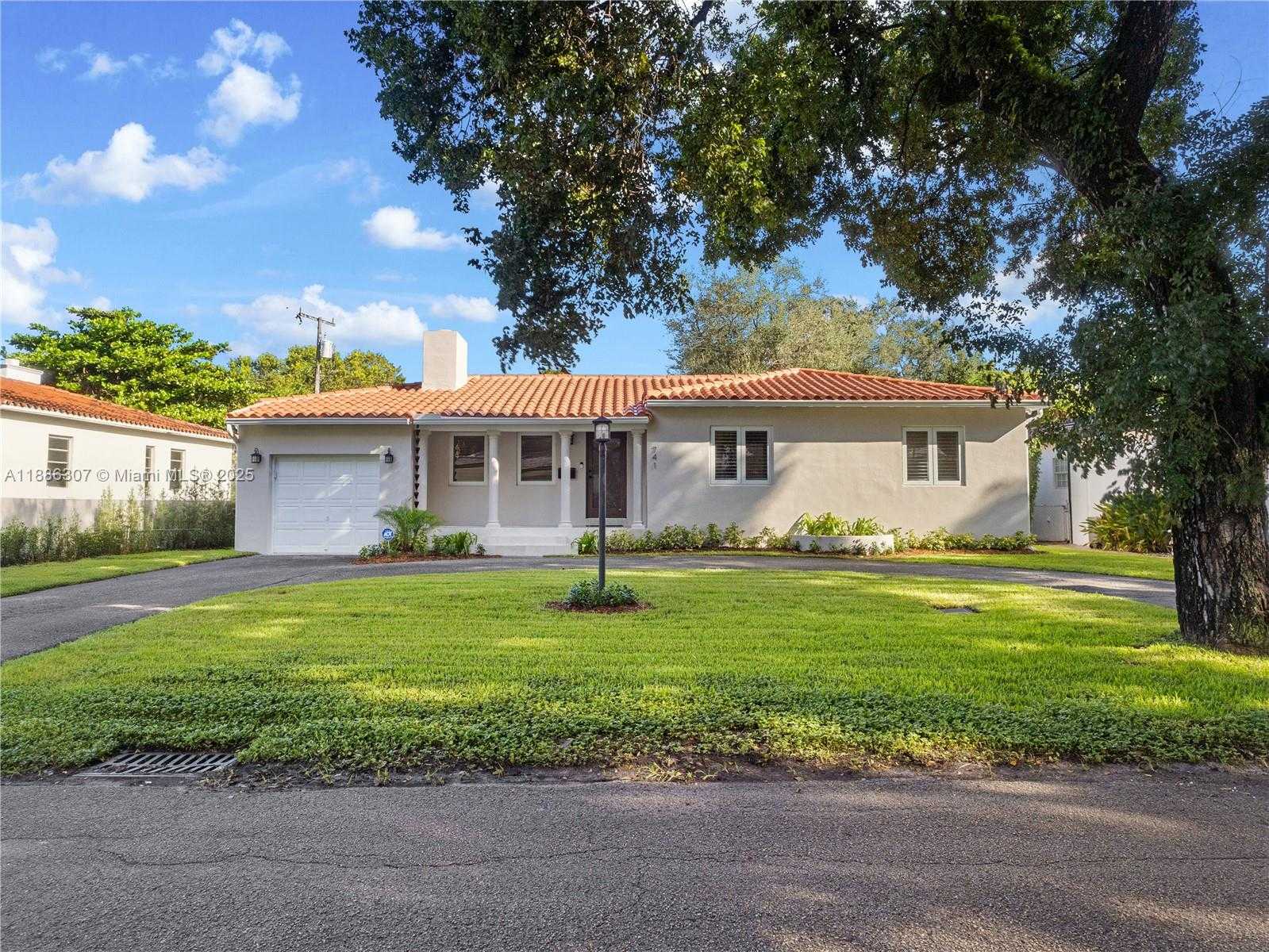 Small Image of 741 PALERMO AVE, Coral Gables Number 2