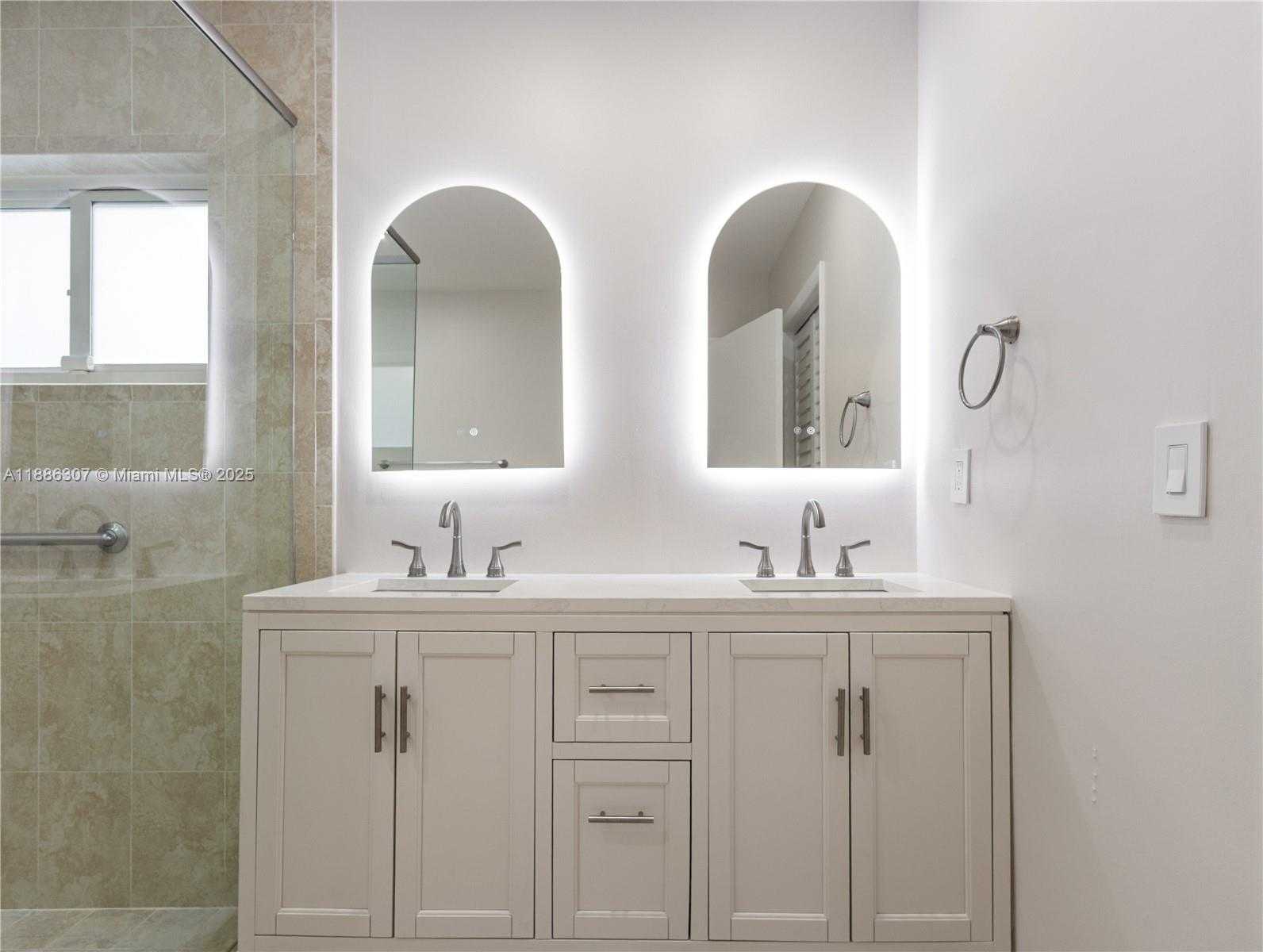 Small Image of 741 PALERMO AVE, Coral Gables Number 23