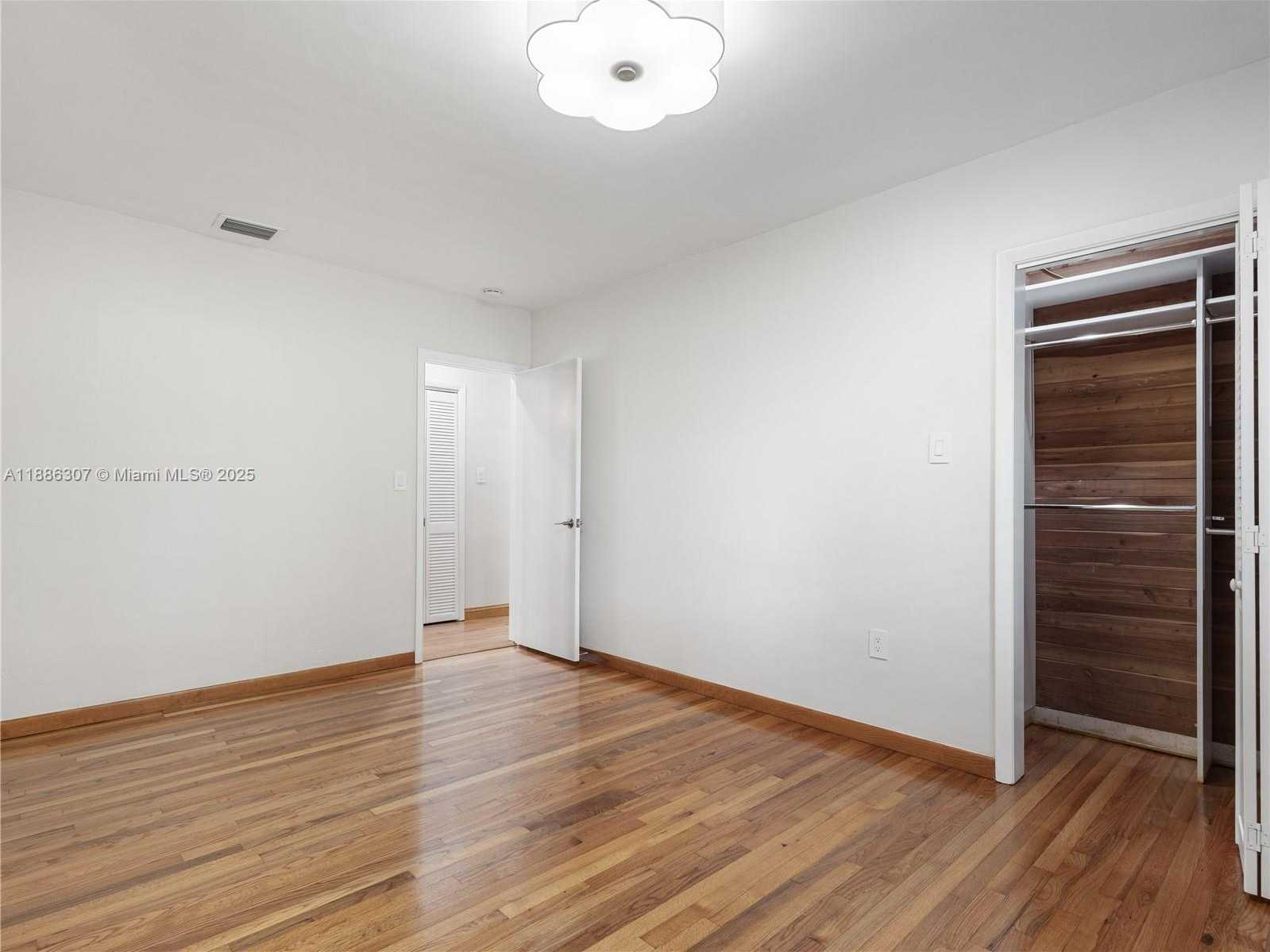 Small Image of 741 PALERMO AVE, Coral Gables Number 26