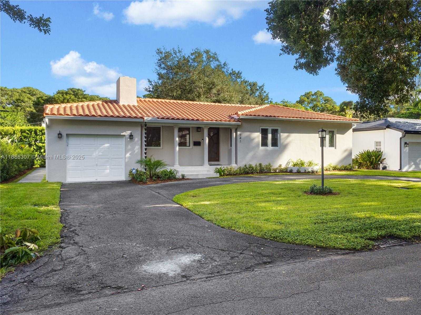 Small Image of 741 PALERMO AVE, Coral Gables Number 3