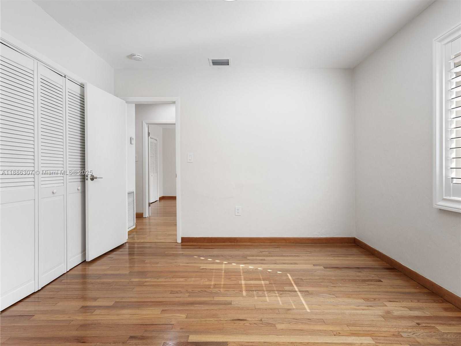 Small Image of 741 PALERMO AVE, Coral Gables Number 32