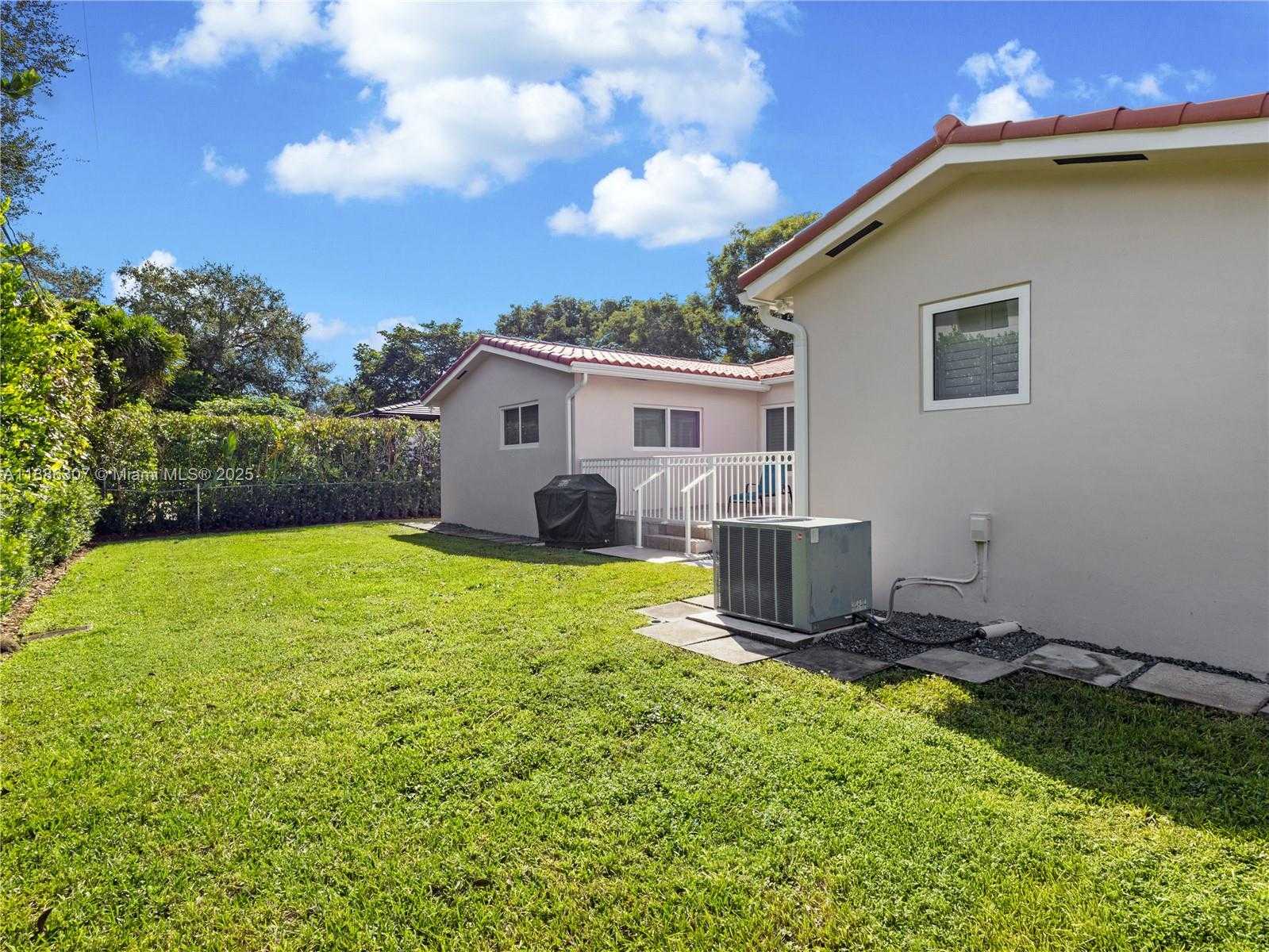 Small Image of 741 PALERMO AVE, Coral Gables Number 35
