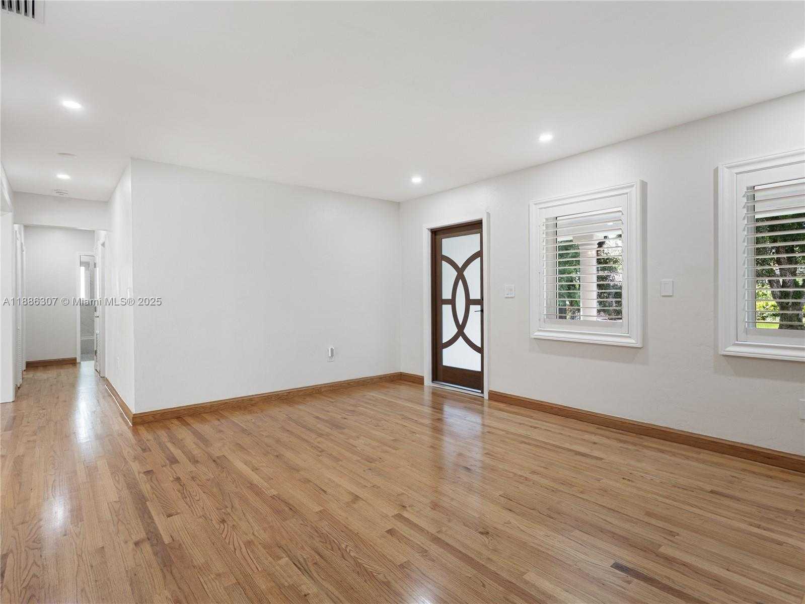 Small Image of 741 PALERMO AVE, Coral Gables Number 6