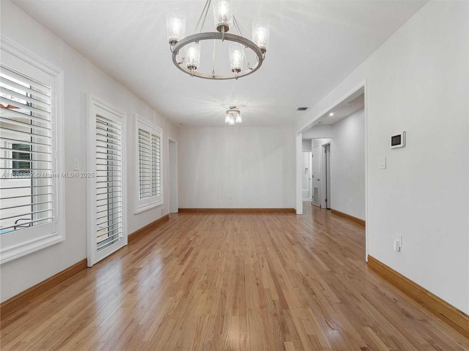 Small Image of 741 PALERMO AVE, Coral Gables Number 9
