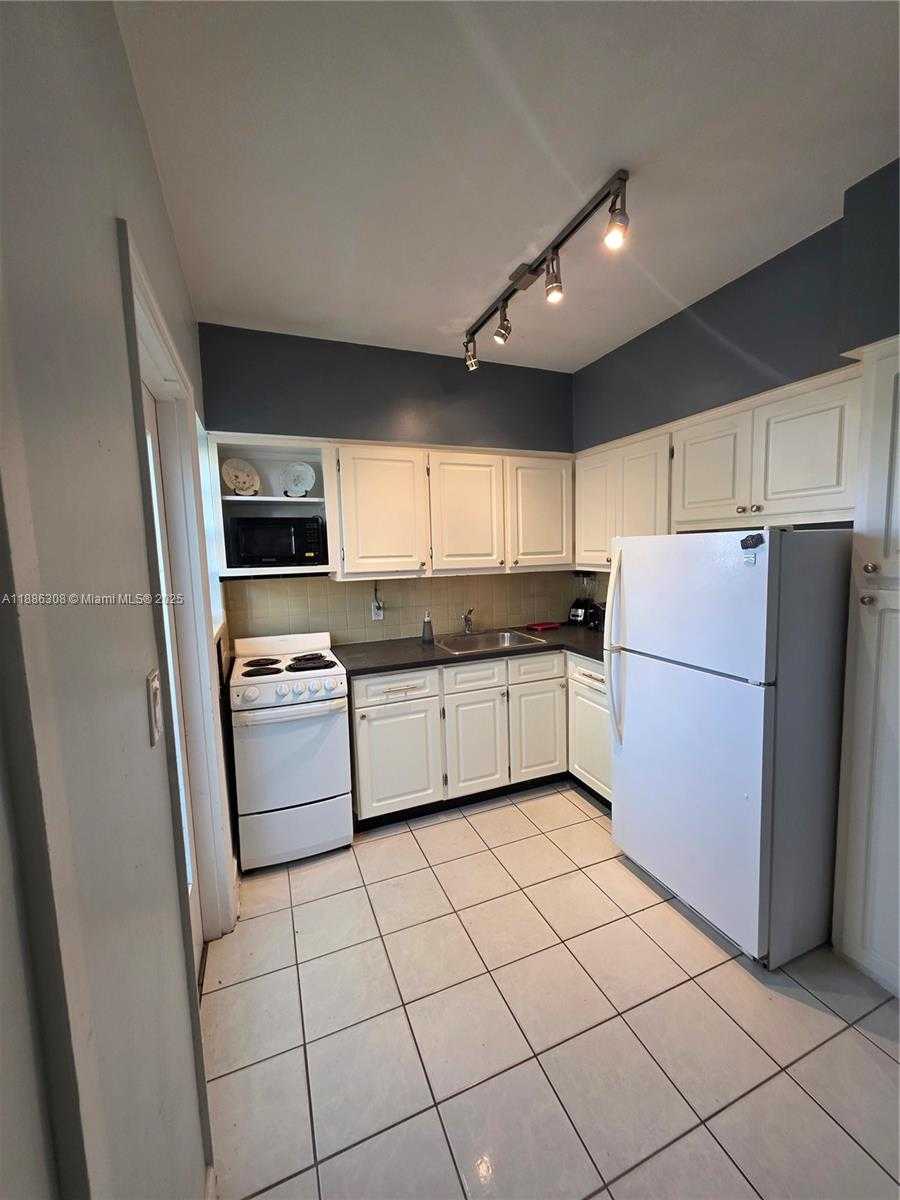Small Image of 8024 HARDING AVE #2, Miami Beach Number 35
