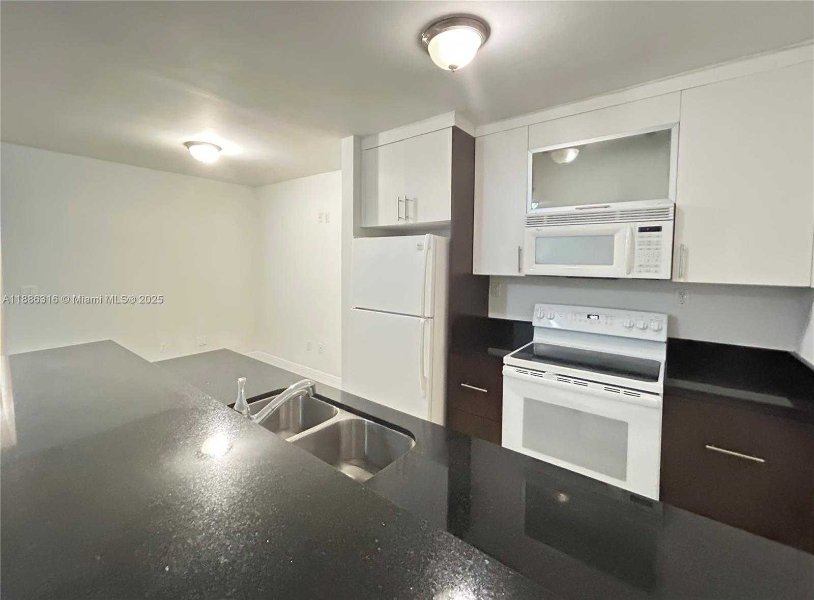 Small Image of 1034 LENOX AVE #3, Miami Beach Number 2