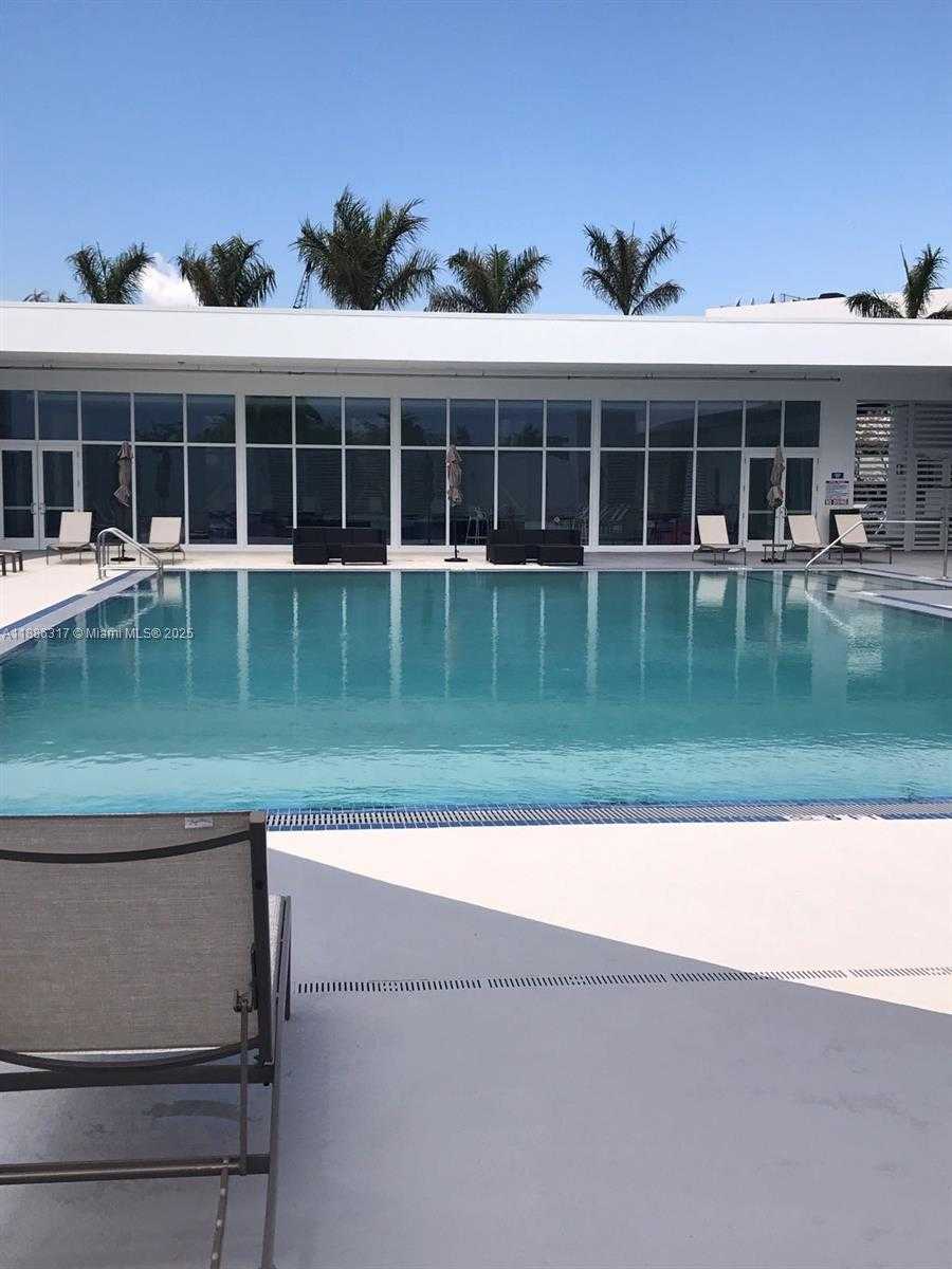 Small Image of 14951 ROYAL OAKS LN #2202, North Miami Number 11
