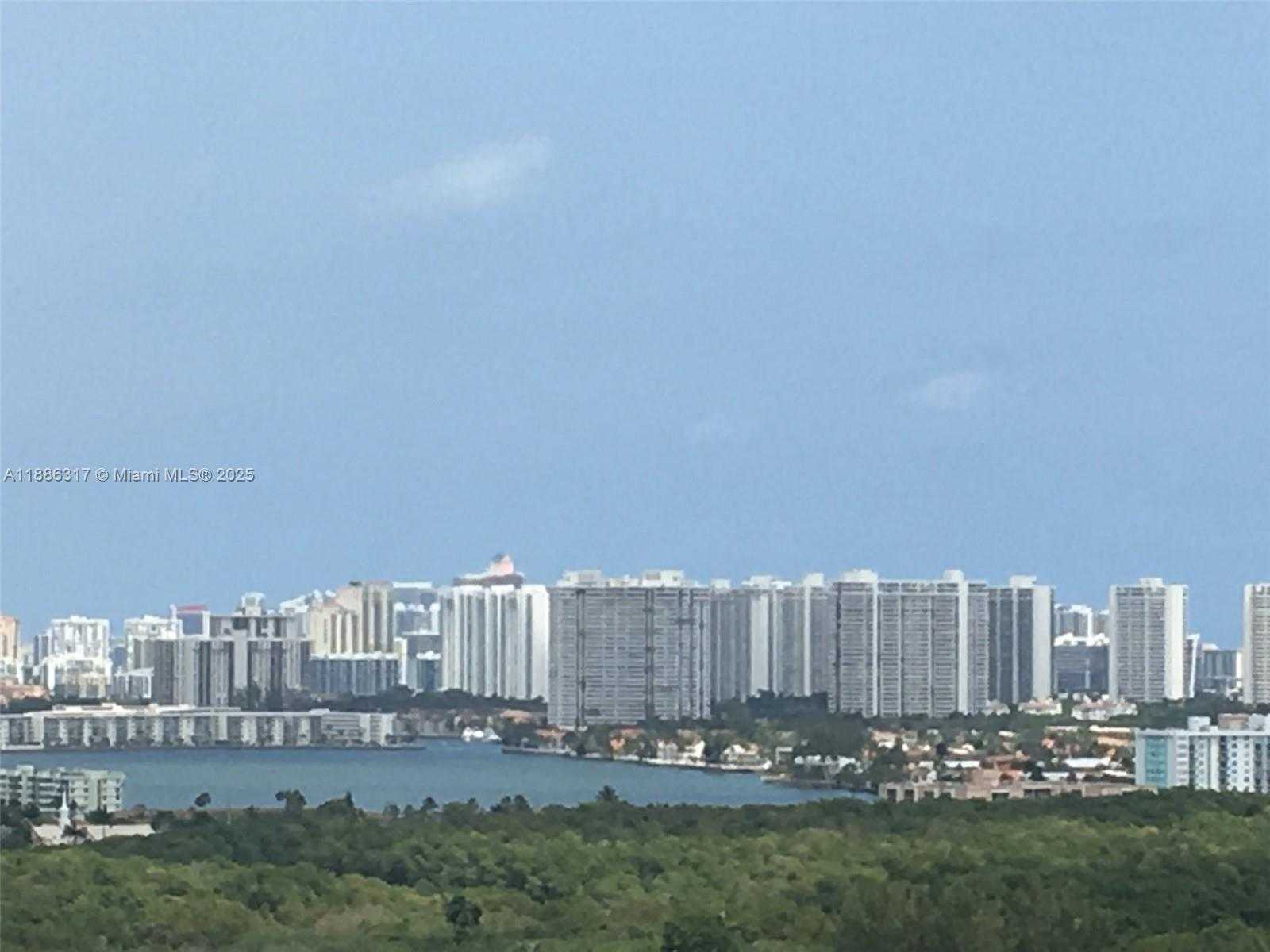Small Image of 14951 ROYAL OAKS LN #2202, North Miami Number 15