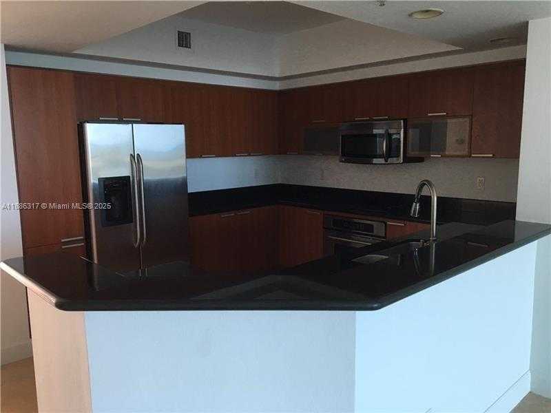 Small Image of 14951 ROYAL OAKS LN #2202, North Miami Number 5