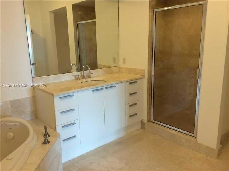 Small Image of 14951 ROYAL OAKS LN #2202, North Miami Number 6