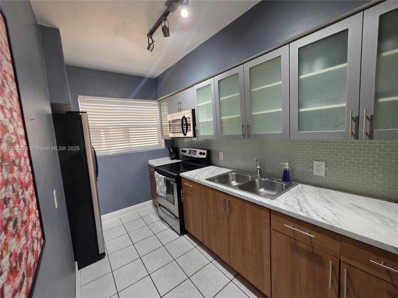 Small Image of 8024 HARDING AVE #7, Miami Beach Number 2