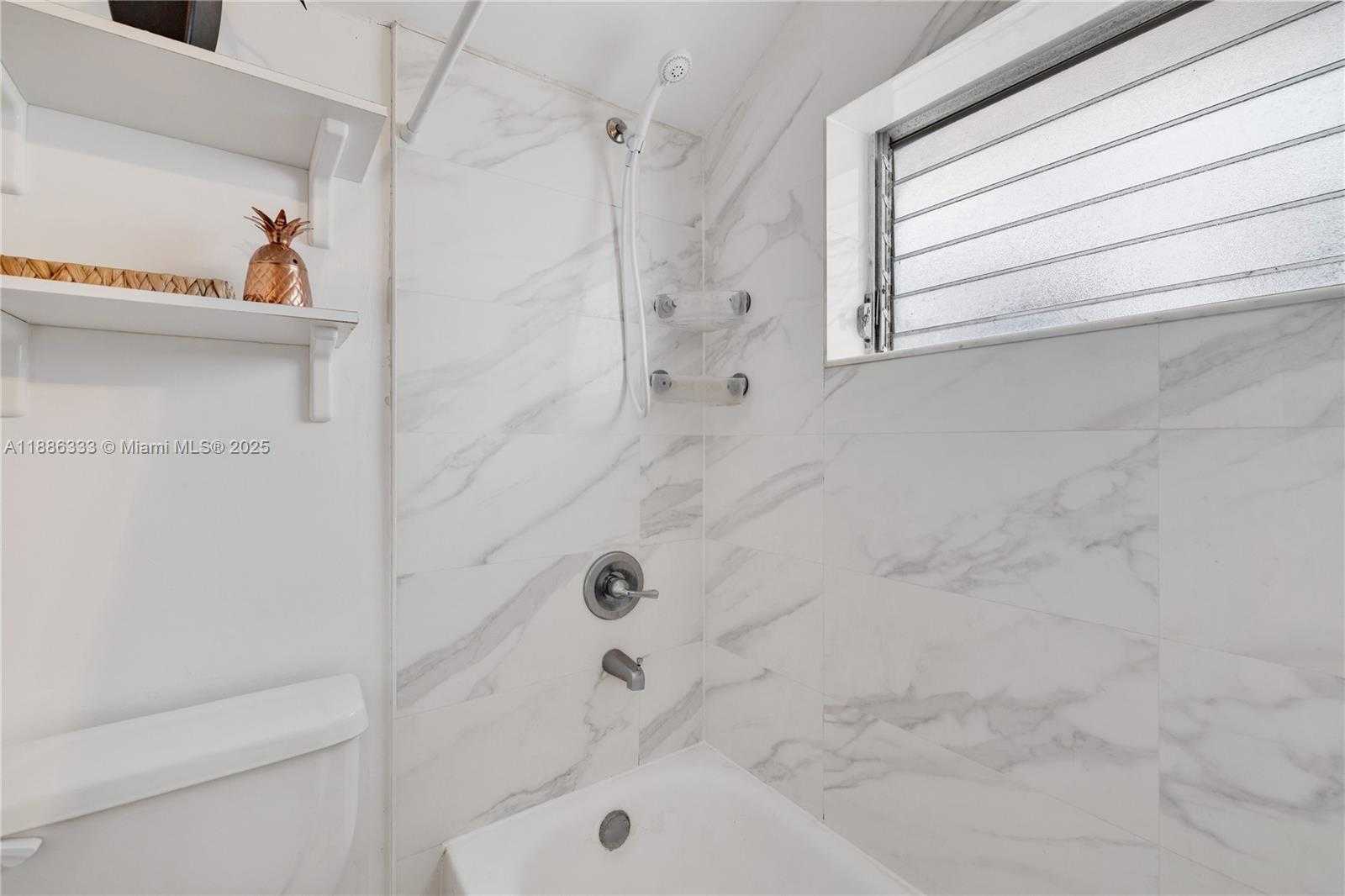 Small Image of 325 OCEAN DR #206, Miami Beach Number 12