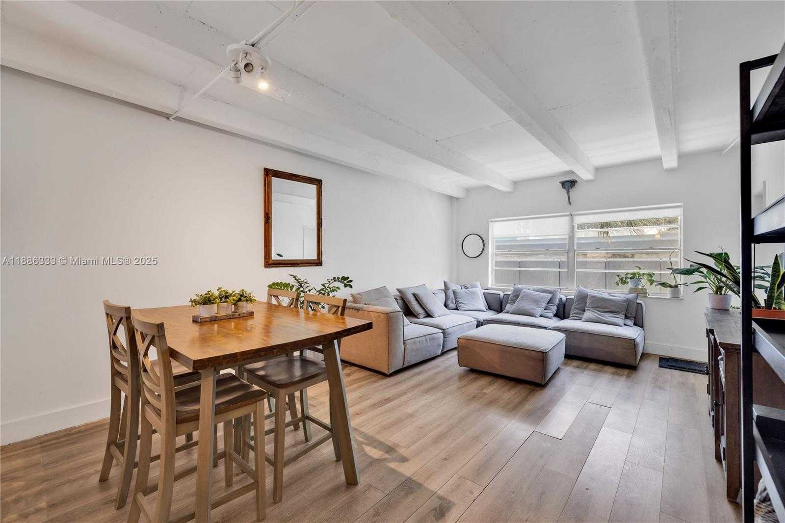 Small Image of 325 OCEAN DR #206, Miami Beach Number 3