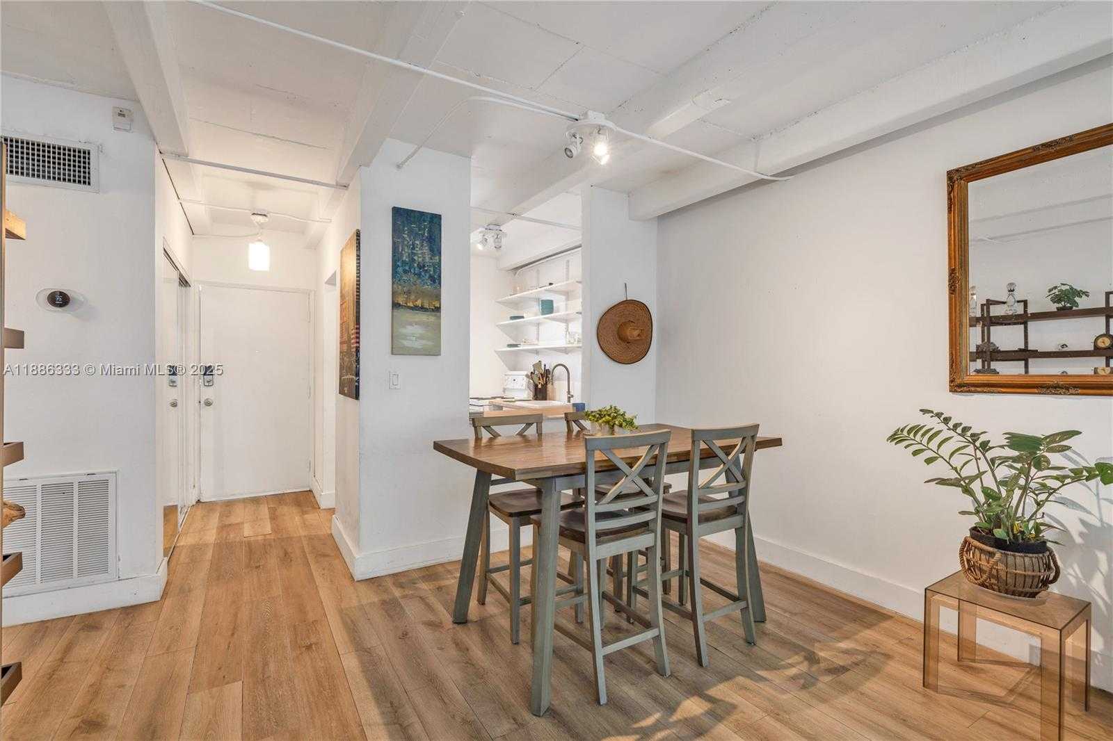Small Image of 325 OCEAN DR #206, Miami Beach Number 8