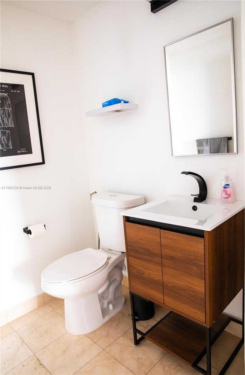 Small Image of 6365 COLLINS AVE #2311, Miami Beach Number 15