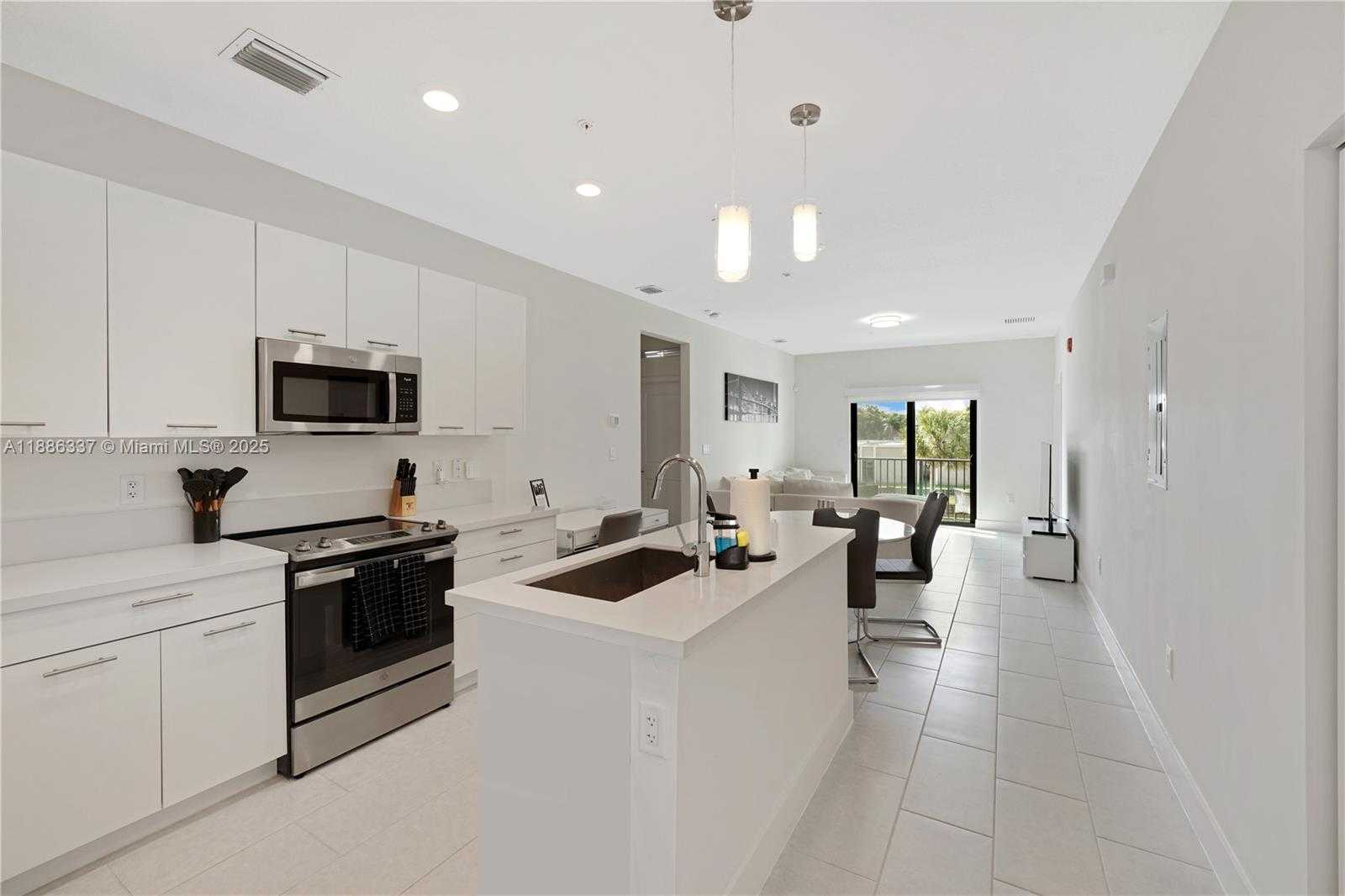 Small Image of 8167 NORTH WEST 41ST ST #E-203, Doral Number 31