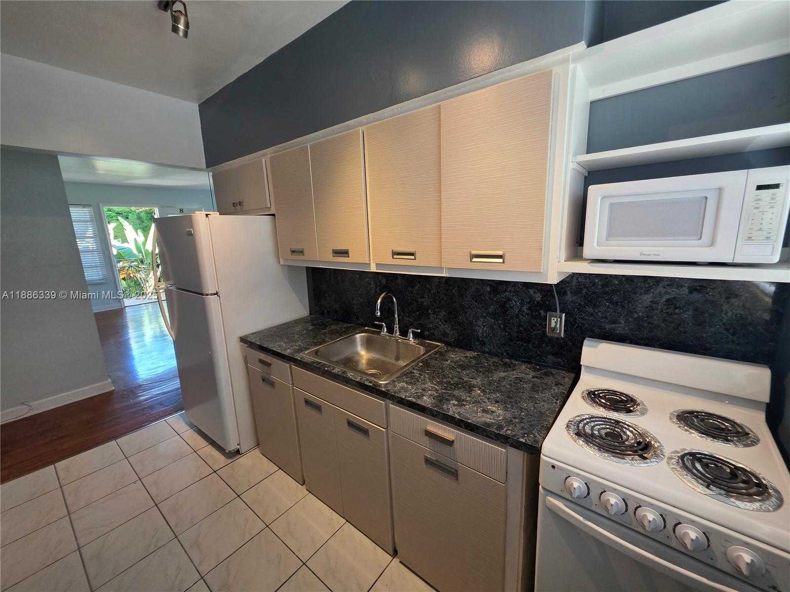 Small Image of 8024 HARDING AVE #8, Miami Beach Number 2