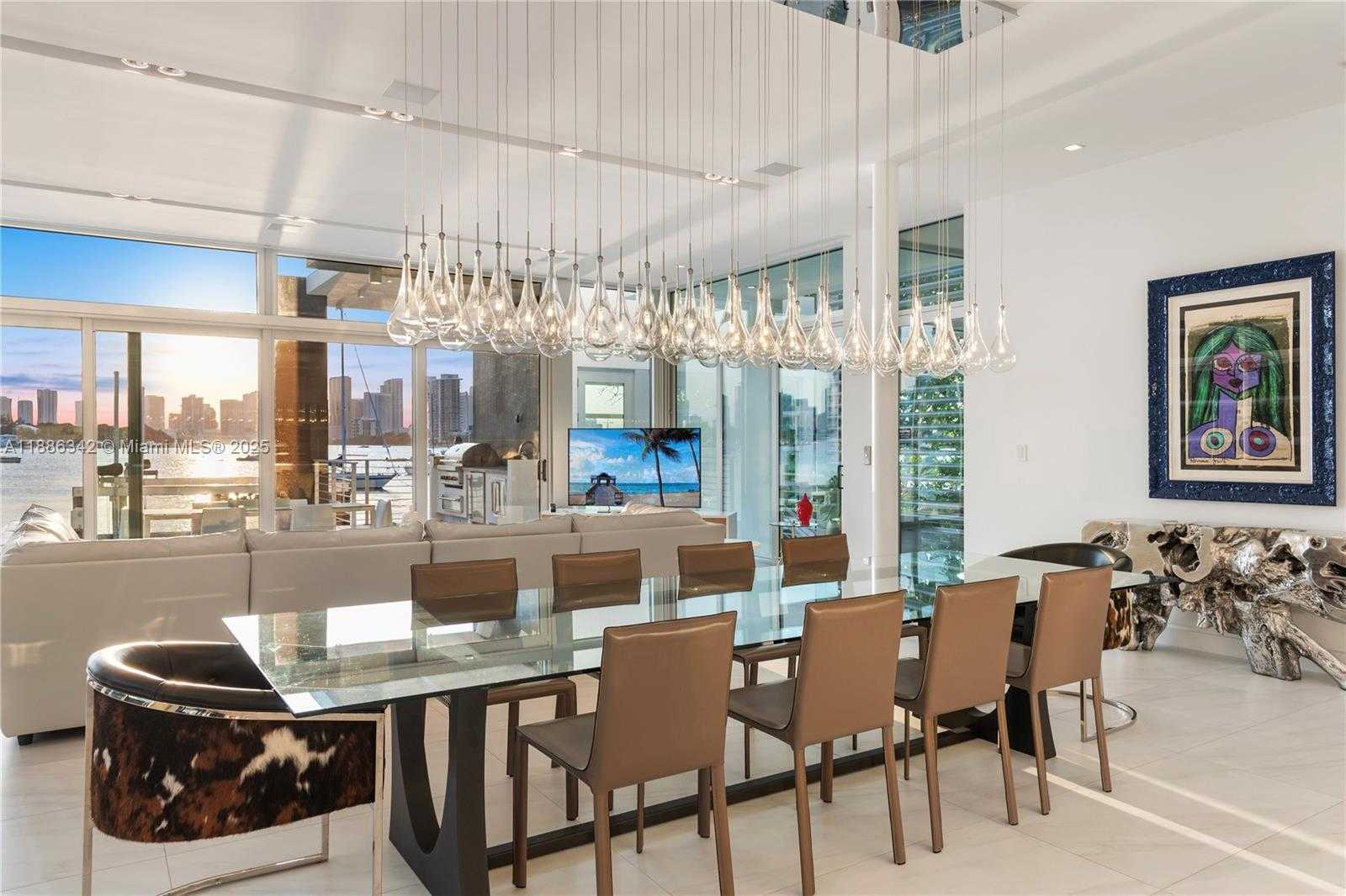 Small Image of 440 SOUTH HIBISCUS DR, Miami Beach Number 14