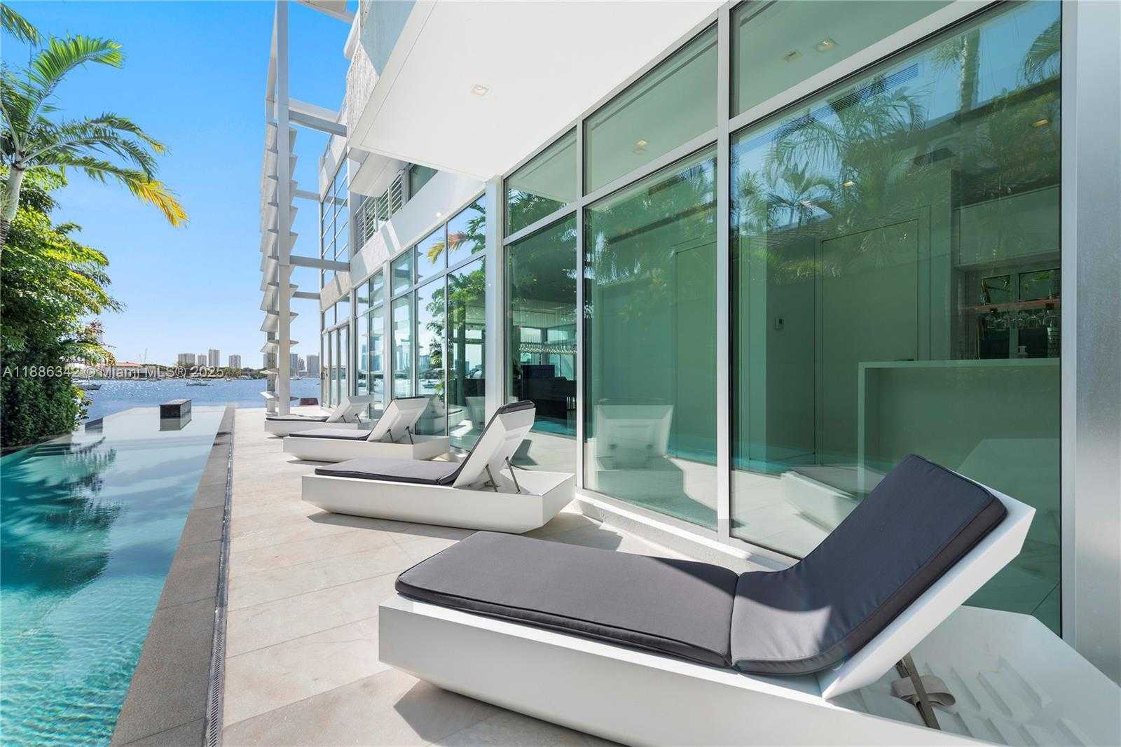 Small Image of 440 SOUTH HIBISCUS DR, Miami Beach Number 16