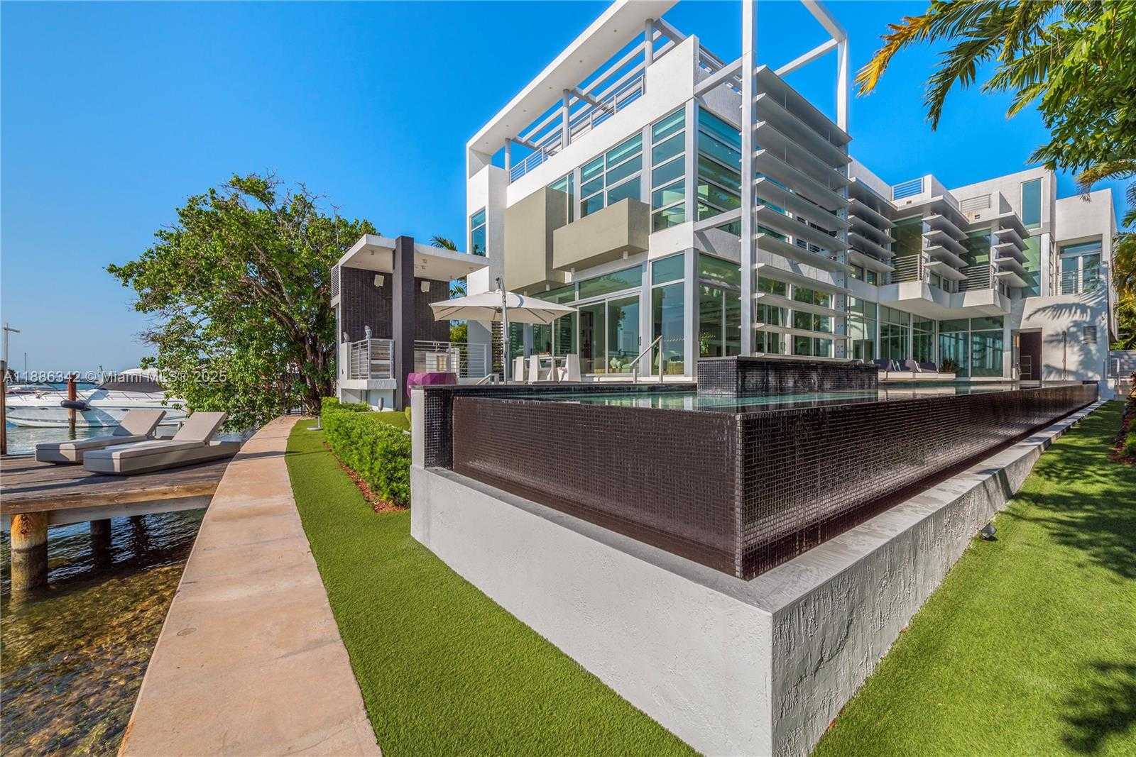 Small Image of 440 SOUTH HIBISCUS DR, Miami Beach Number 17