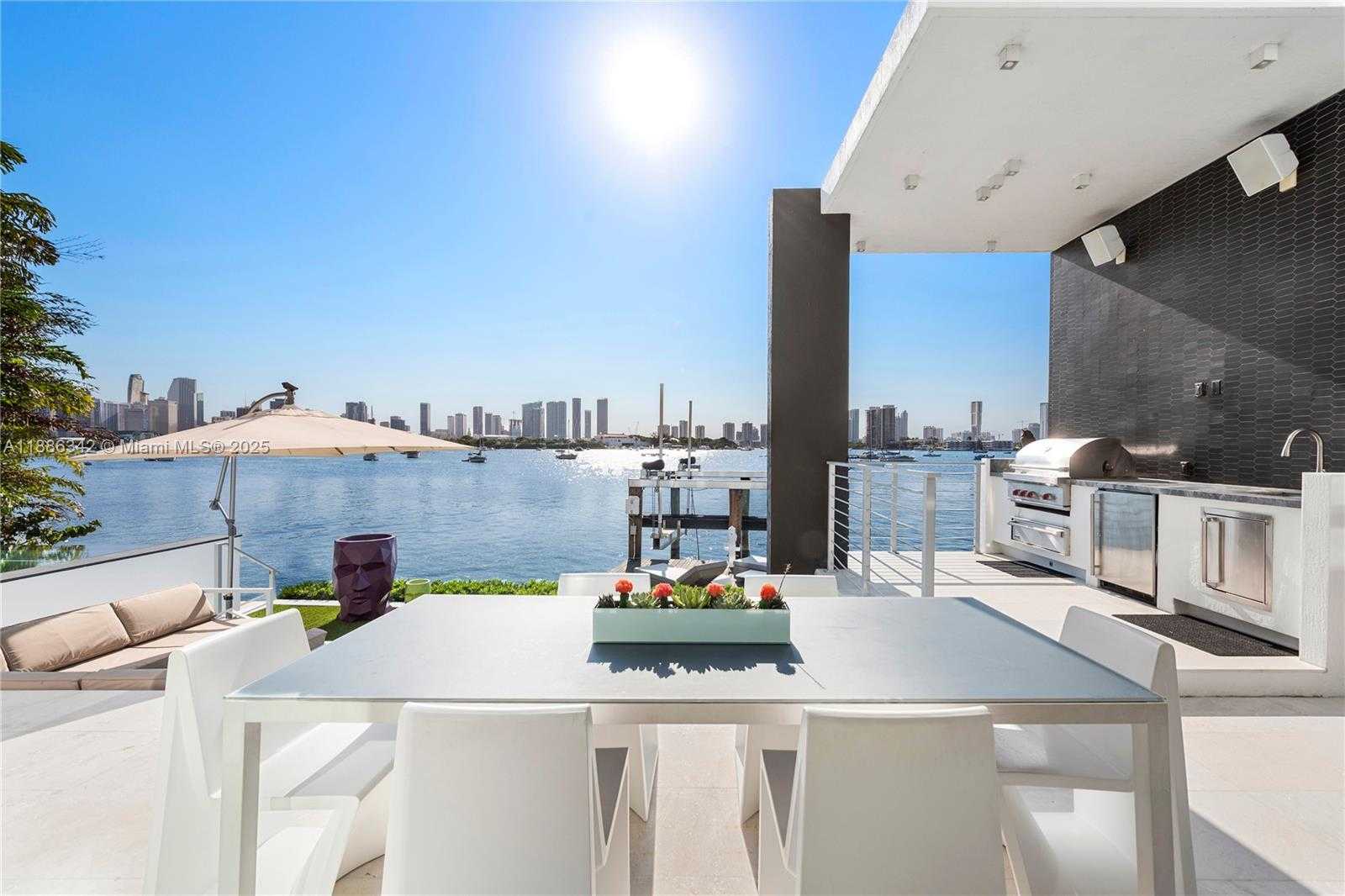 Small Image of 440 SOUTH HIBISCUS DR, Miami Beach Number 20