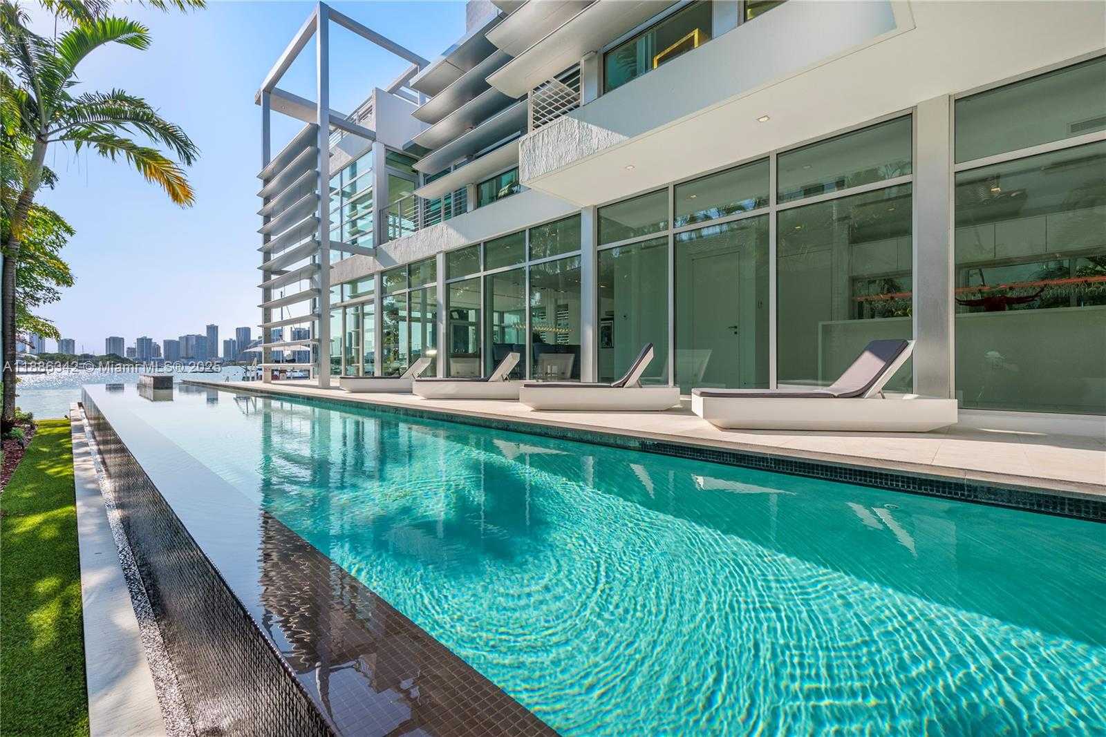 Small Image of 440 SOUTH HIBISCUS DR, Miami Beach Number 21