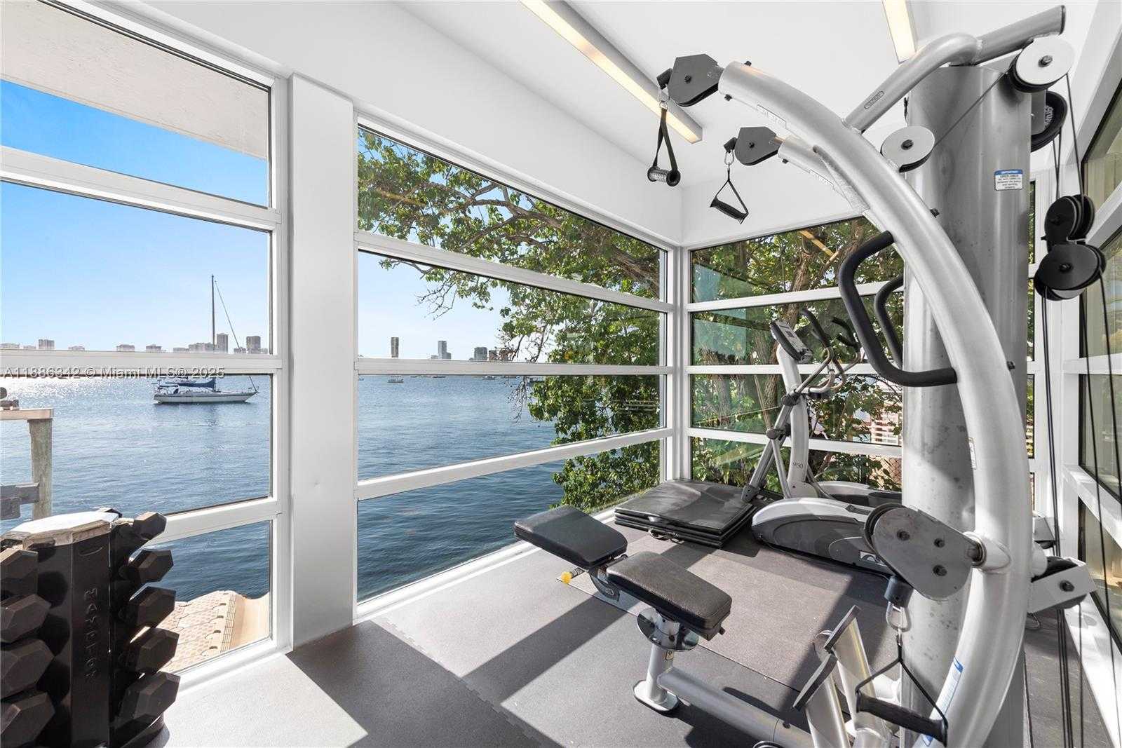 Small Image of 440 SOUTH HIBISCUS DR, Miami Beach Number 22